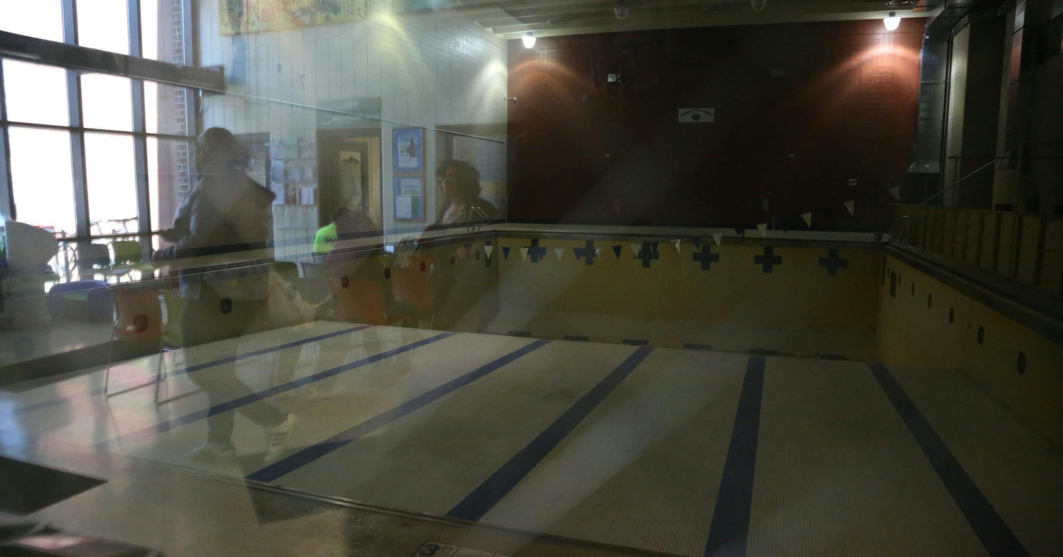 The pool at Phillips Community Center sat empty and closed through a through a viewing window. ] (KYNDELL HARKNESS/STAR TRIBUNE) kyndell.harkness@startribune.com During a press conference and tour at Phillips Community Center in Minneapolis April, 25, 2014. Phillips Community Center