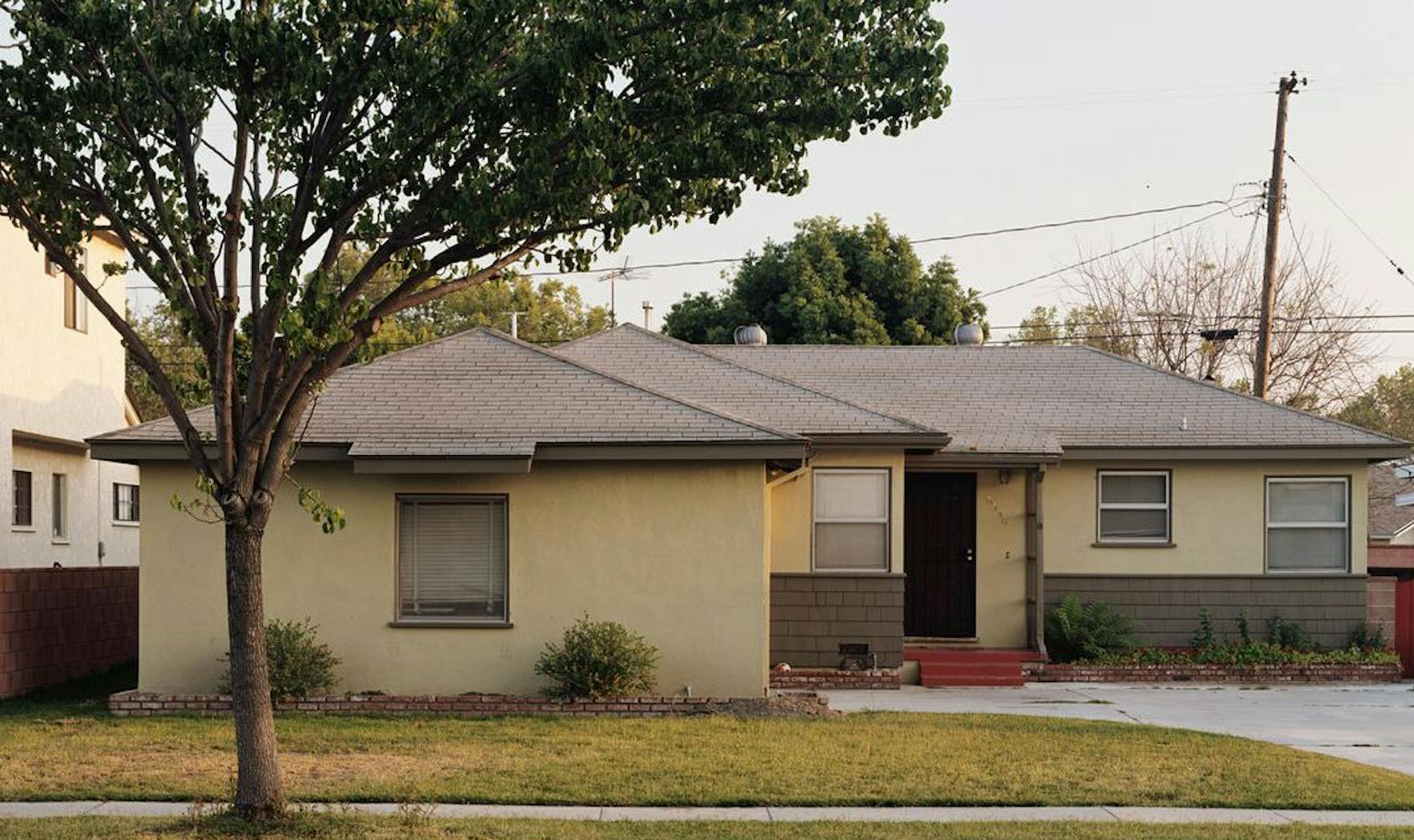 A house in Lakewood, Calif., before artist Fritz Haeg created an edible landscape
