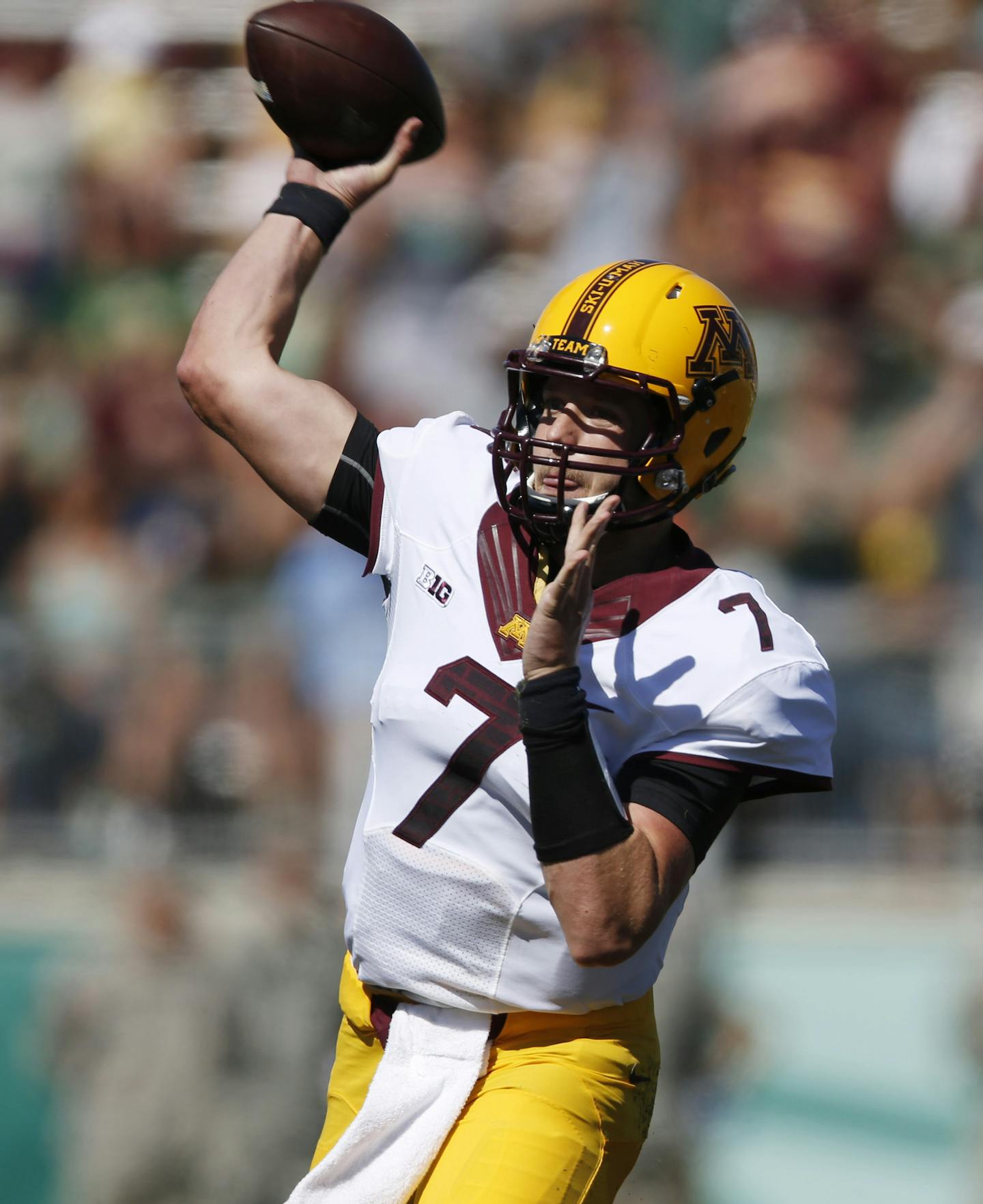 Minnesota Golden Gophers quarterback Mitch Leidner in the first quarter of an NCAA college football game Saturday, Sept. 12, 2015, in Fort Collins, Colo. (AP Photo/David Zalubowski) ORG XMIT: MIN2015091818502594