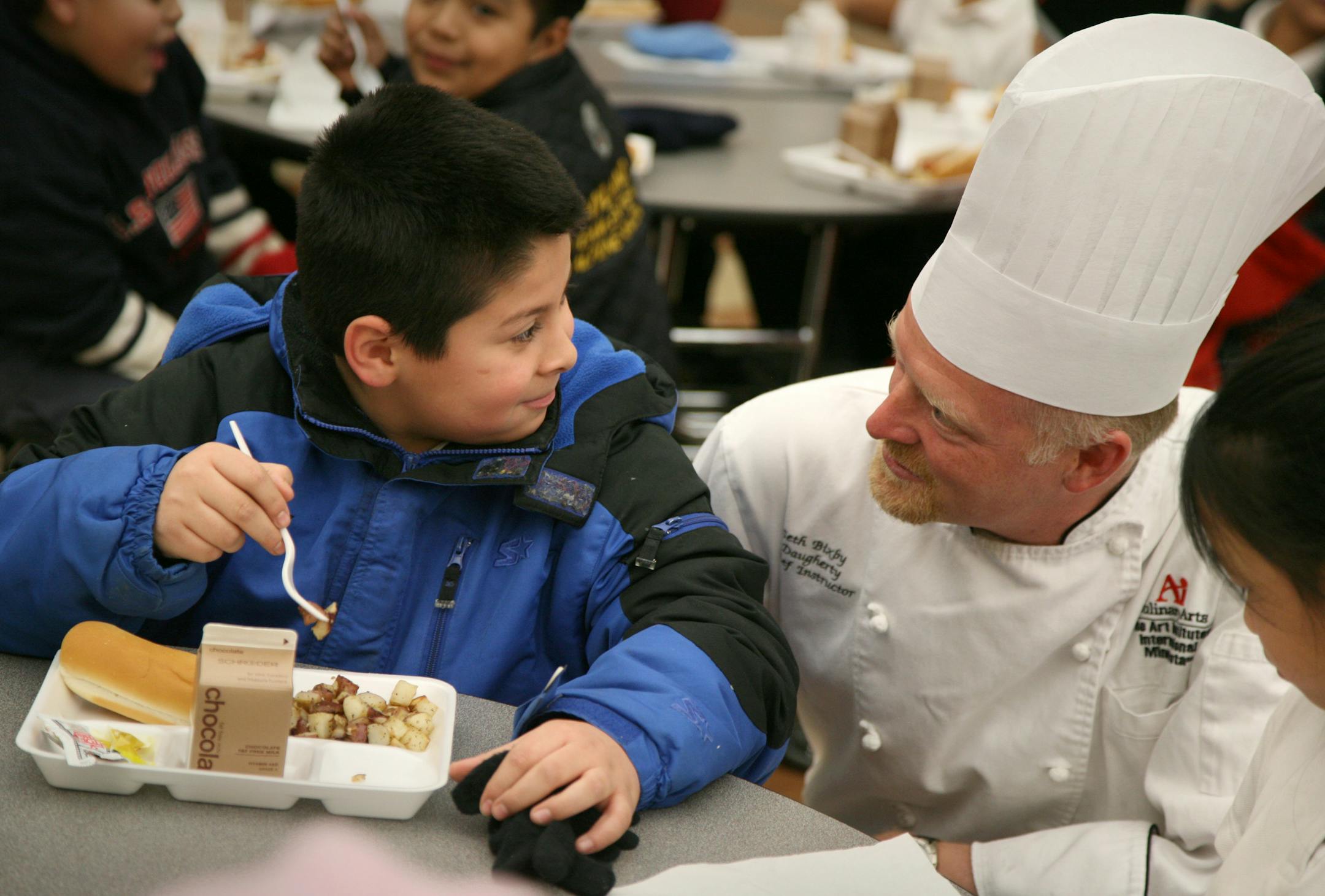 TOM WALLACE � twallace@startribune.comassign#00000743A Slug: lunch01xx__12/08/2007 St Paul, MN couple contact info: Dianne Wortz Ph 651-293-8955 [Chef Seth Bixby Daugherty moved from high-end kitchens to the school lunchroom to make kids food more delicious and nutritious. His first new recipe, for rosemary potatoes, gets its field test in the lunchroom at Homecroft. [The rosemary potatoes developed by Chef Bixby Daugherty and are one of the favorites of Josue Gutierrez, at Homecroft and Daughe