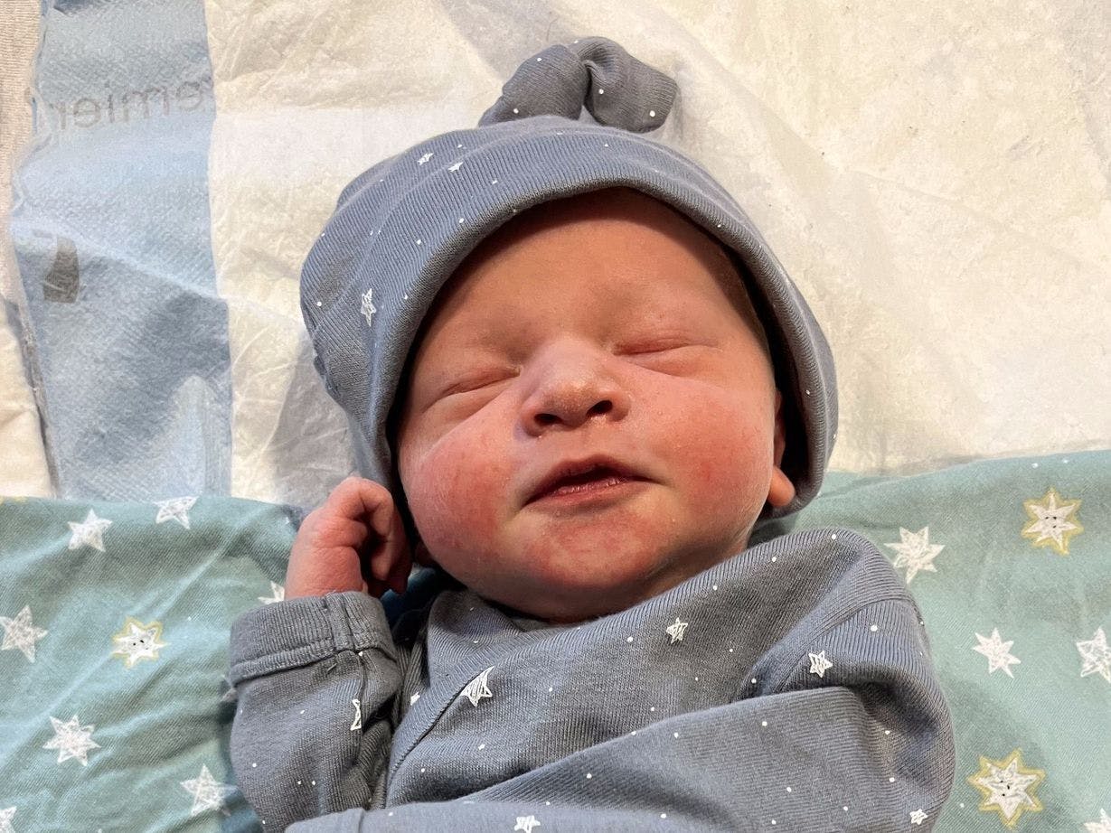 Edina police assist in the delivery of a healthy baby boy