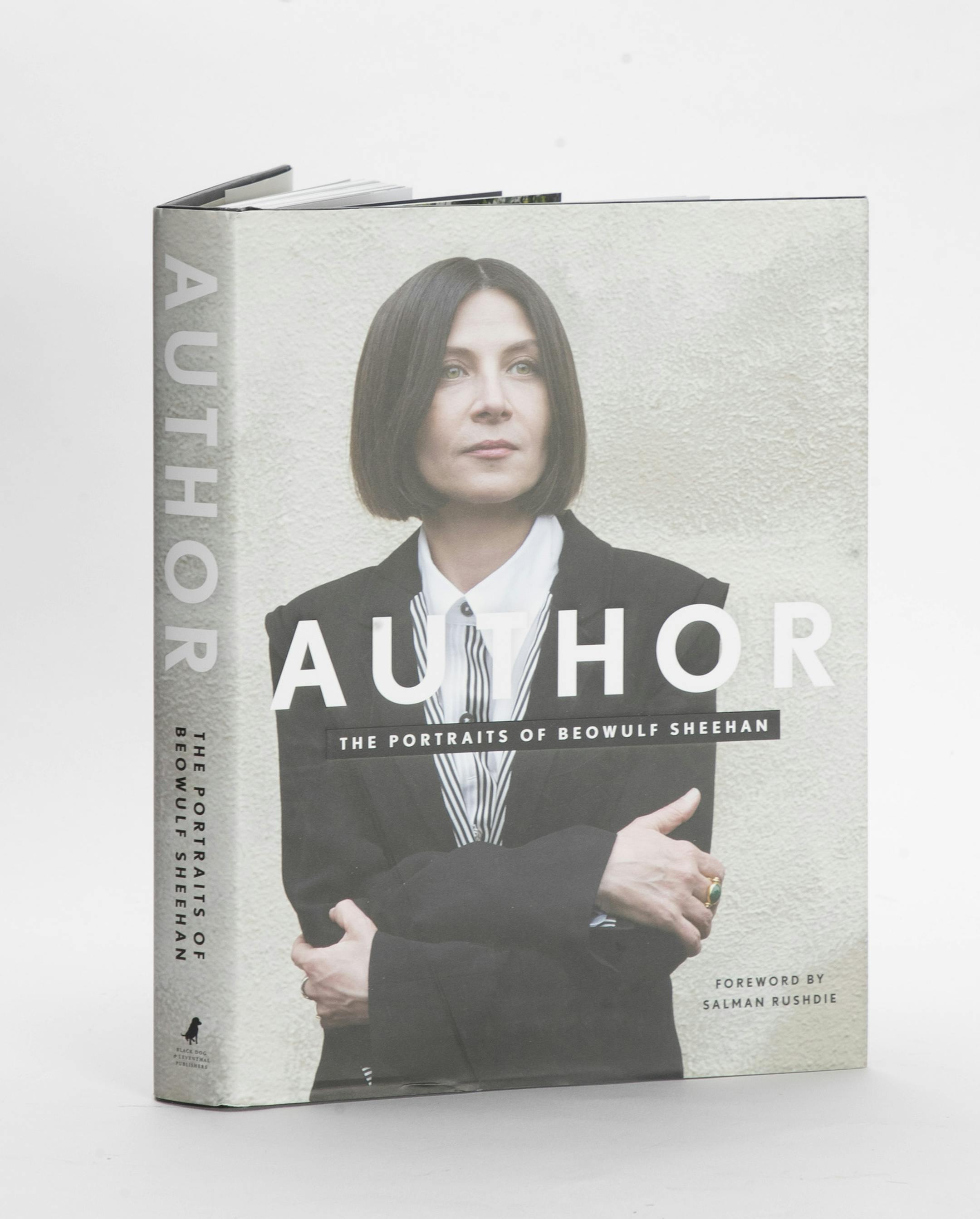 ] Minneapolis, MN ñ November 7, 2018, HOLIDAY BOOKS SECTION