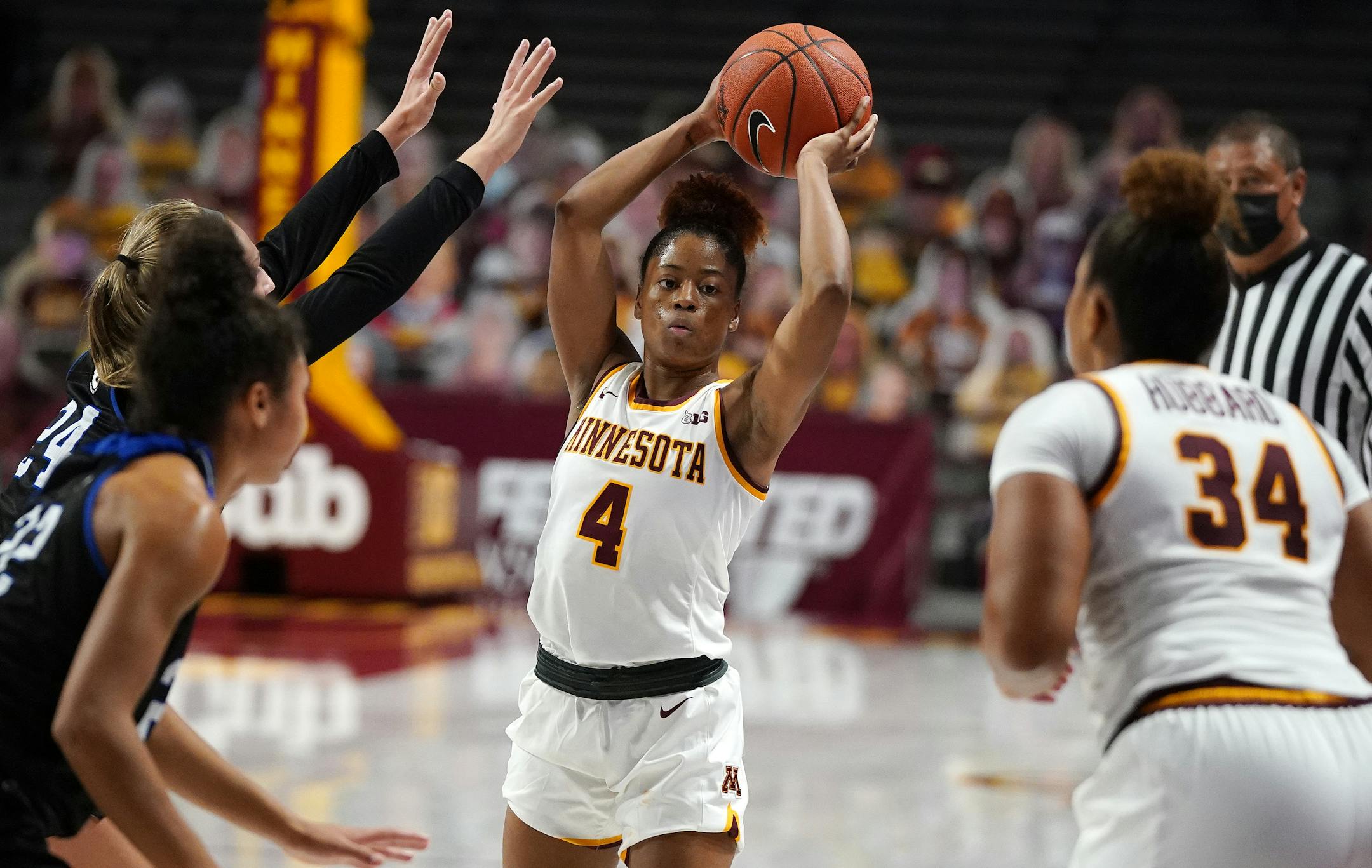 Gophers guard Jasmine Powelllooked to pass the ball to guard Gadiva Hubbard during a game last month.