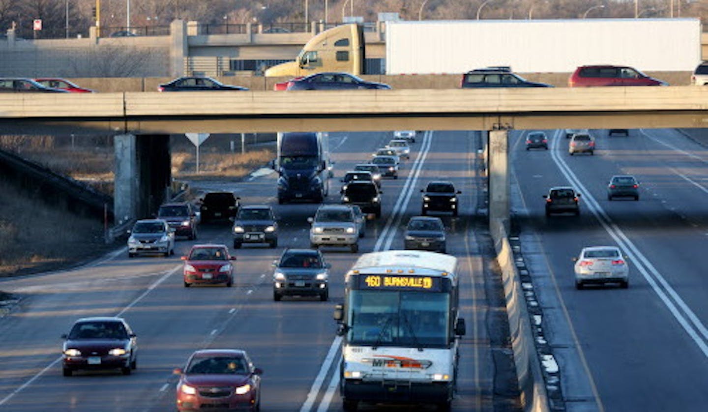 The intersection of I-494 and I-35W. This is looking northbound I-35W ] (KYNDELL HARKNESS/STAR TRIBUNE) kyndell.harkness@startribune.com The Gov. Dayton's transportation proposal n a bridge overlooking 494 and 35W in Bloomington, Min., Tuesday, February 24, 2015. ORG XMIT: MIN1502241754143898