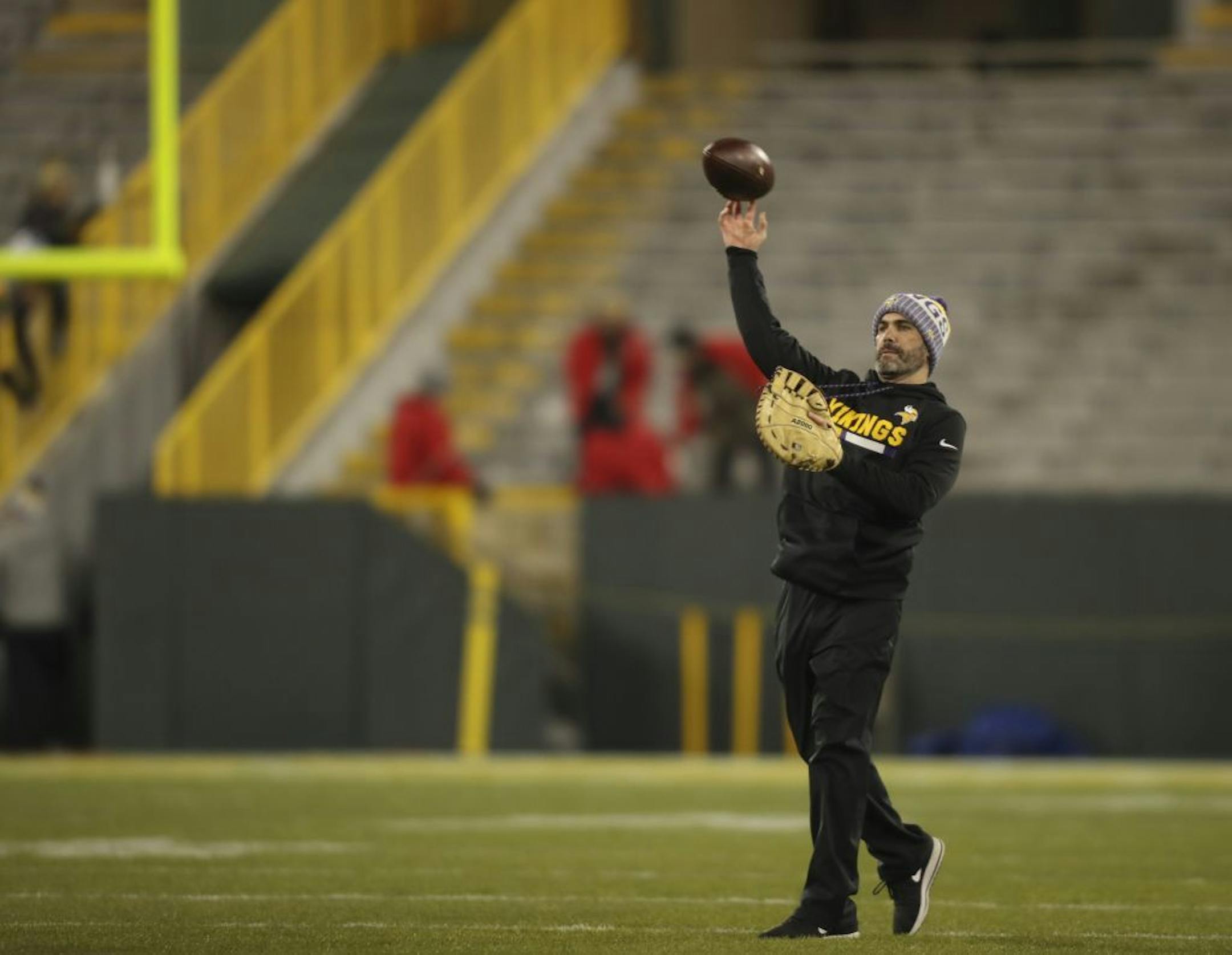 Kevin Stefanski employs a first baseman's glove to catch passes during warmups before a game against the Packers last season.