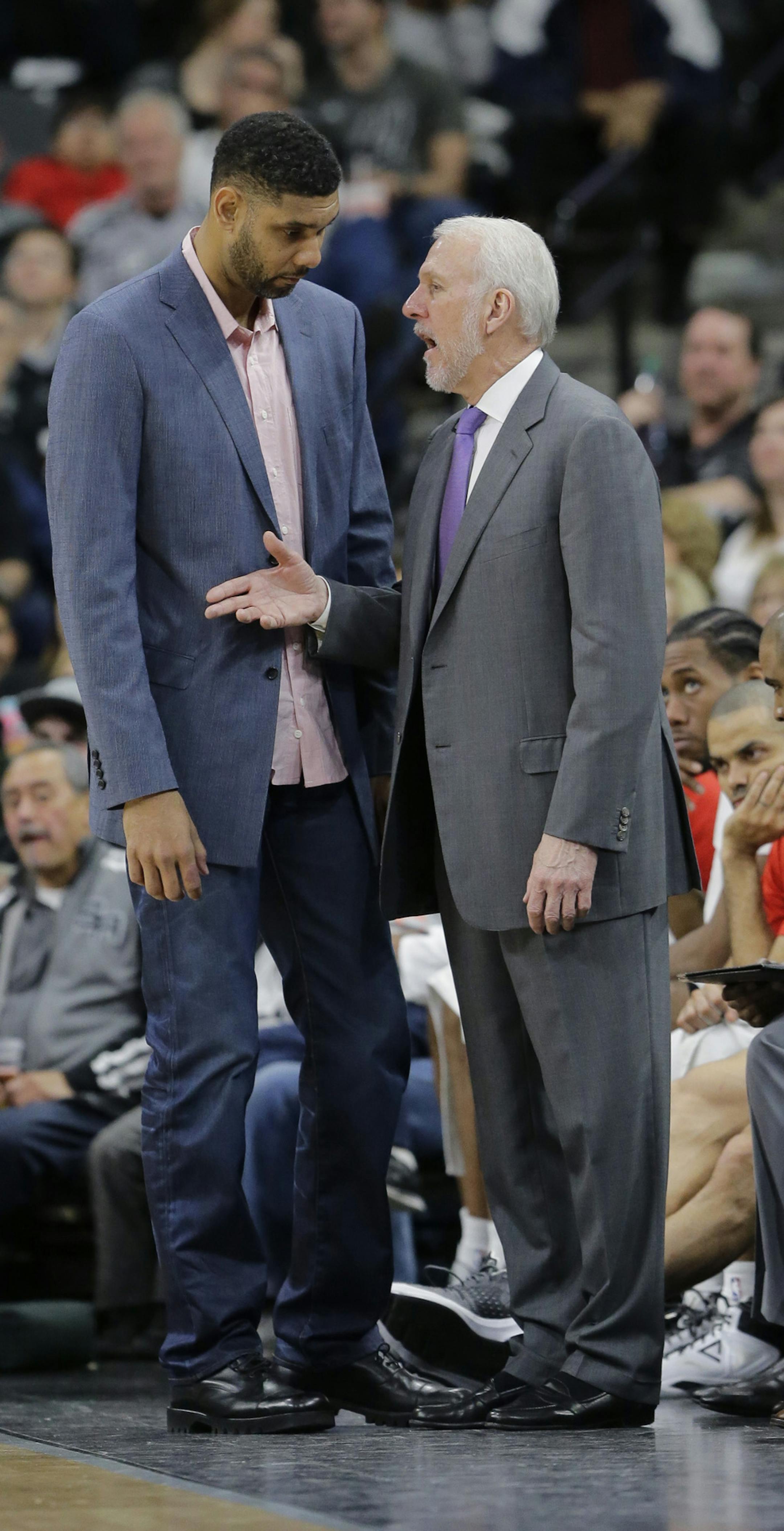 San Antonio Spurs head coach Gregg Popovich, right, talks with forward Tim Duncan, left, during the second half of an NBA basketball game against the Houston Rockets, Wednesday, Jan. 27, 2016, in San Antonio. (AP Photo/Eric Gay) ORG XMIT: OTK