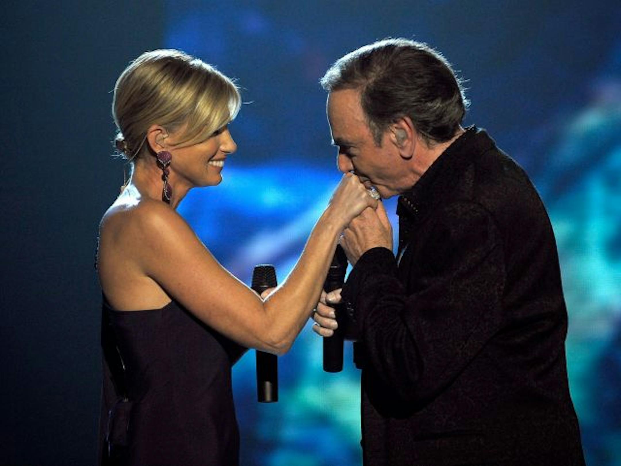 Singer Faith Hill (L) and honoree Neil Diamond perform at the 2009 MusiCares Person of the Year Tribute to Neil Diamond at the Los Angeles Convention Center on February 6.