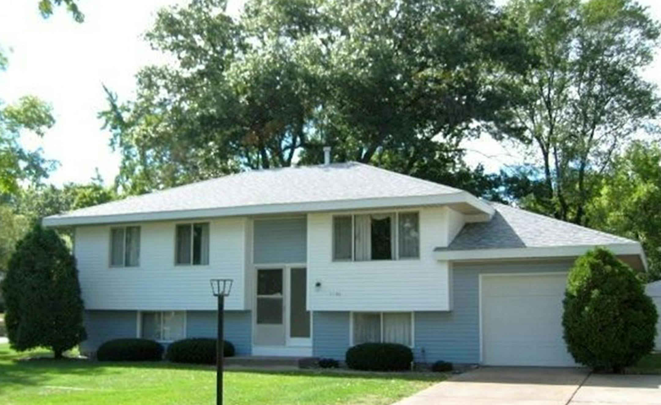 ... Blaine
Built in 1963, this three-bedroom, one-bath house has 1,319 finished square feet and features three bedrooms on one level, a lower level den, family room and work/laundry room, updated roof and siding, and deck on a corner lot with trees. Listed by Fritz Bredenbeck, Coldwell Banker Burnet, 763-754-6910.