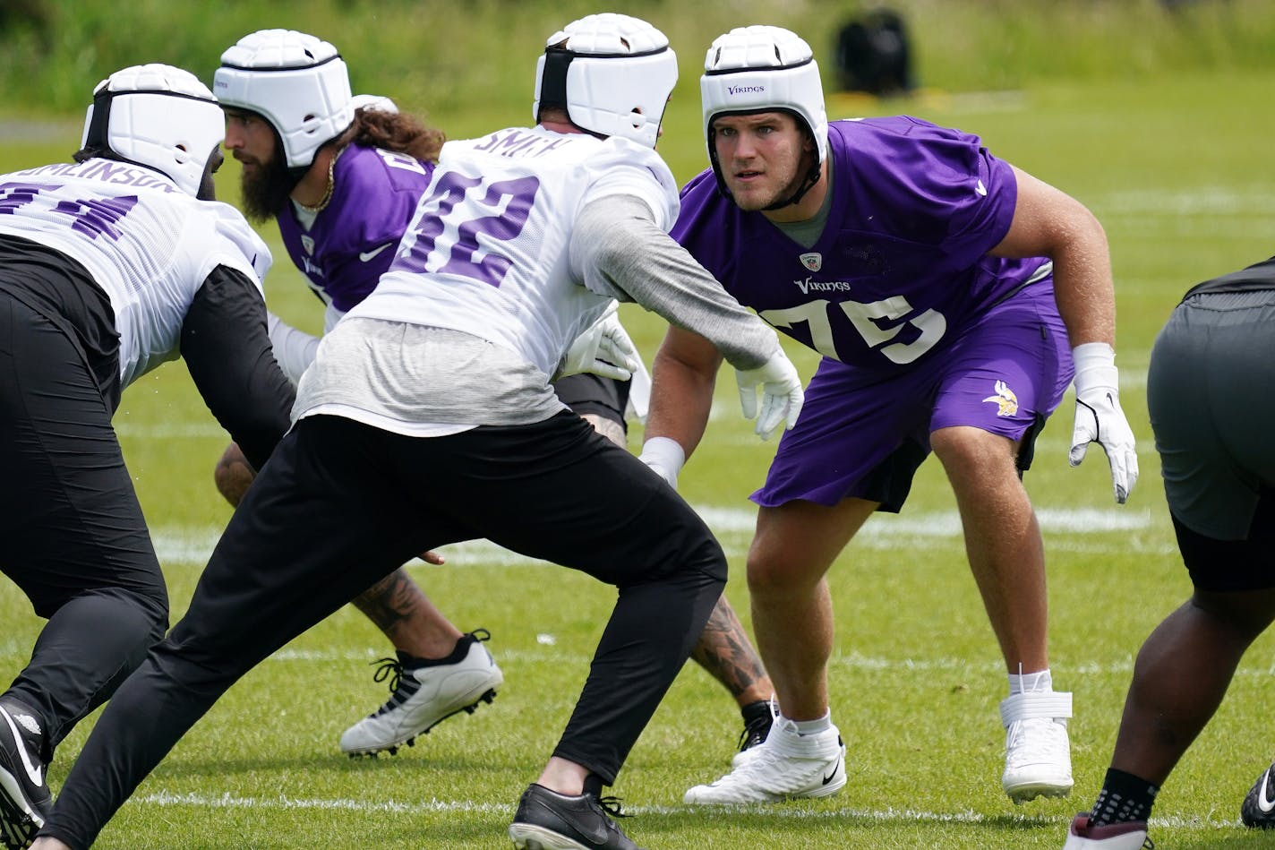 Minnesota Vikings offensive tackle Brian O'Neill (75) eyed linebacker Cameron Smith (32) during Wednesday's offseason workout. ] ANTHONY SOUFFLE • anthony.souffle@startribune.com