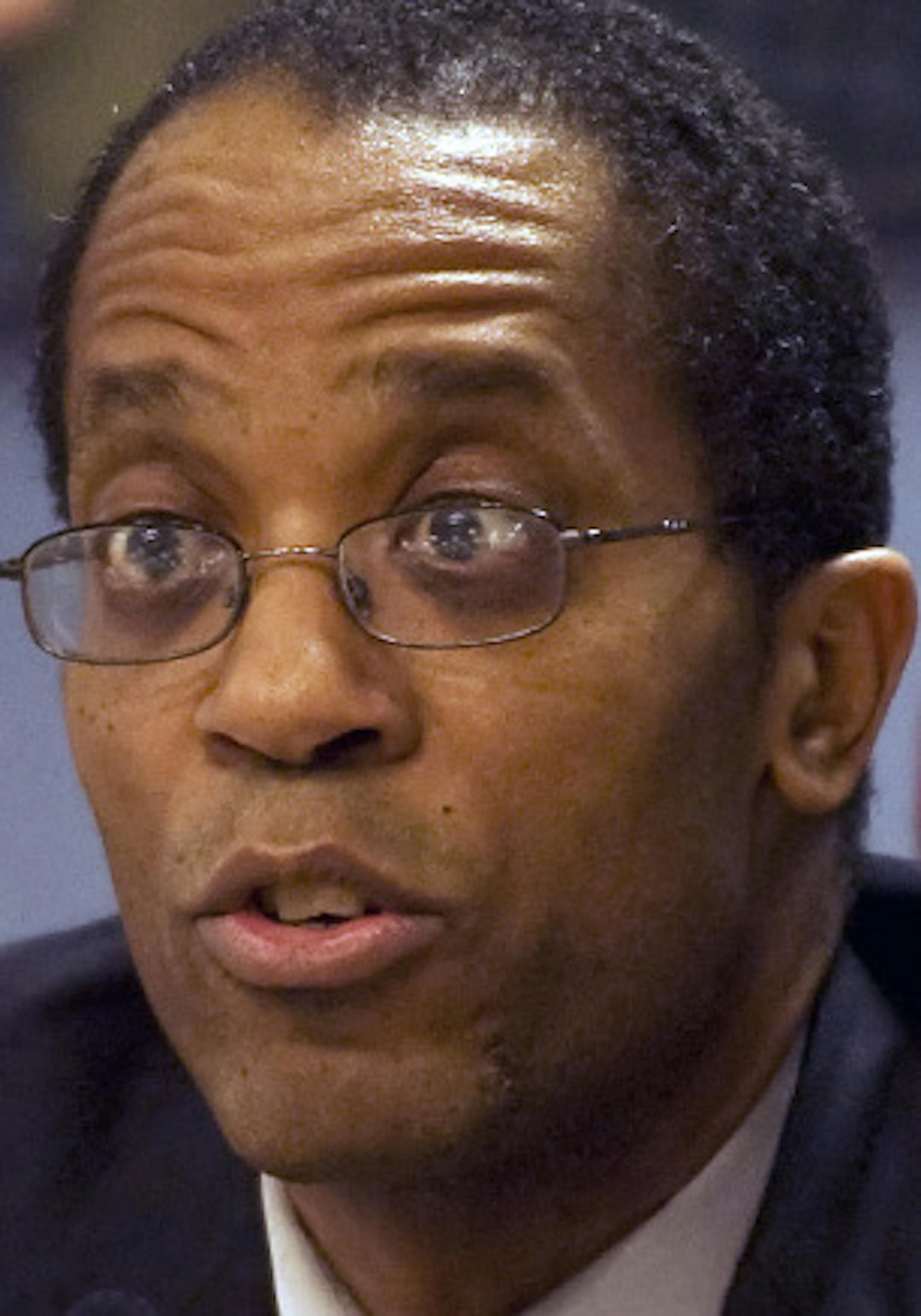 DAVID BREWSTER Ô dbrewster@startribune.com Monday_11/23/09_St.Paul ] St.Paul school board member Keith Hardy spoke at the St.Paul school board meeting Monday night where Valeria Silva was namedas its final superintendent candidate. ORG XMIT: MIN2015041719480761