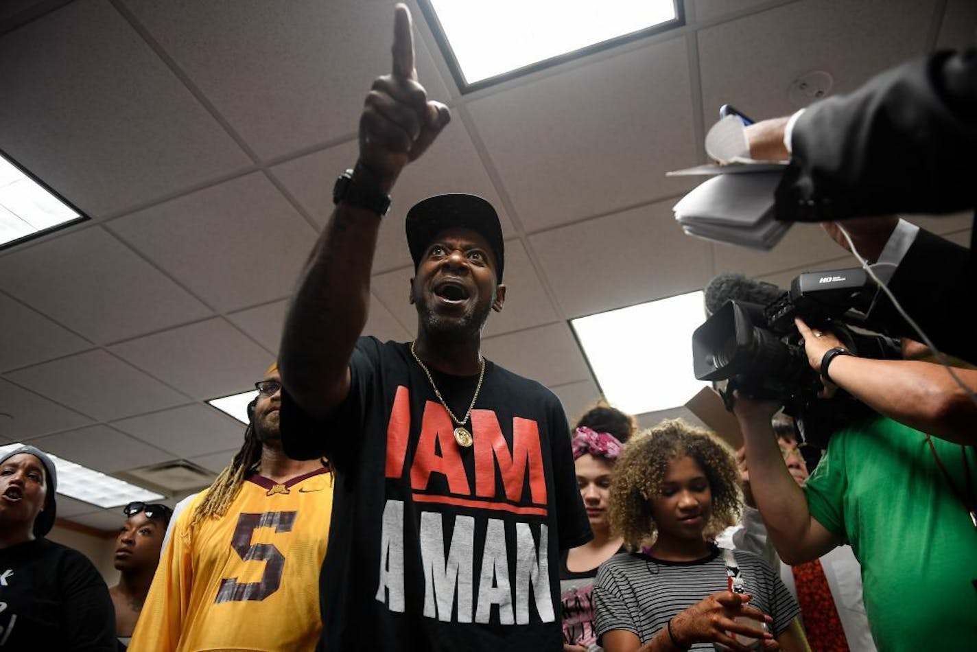 John Thompson, a friend of Philando Castile, shouted down Minneapolis Mayor Betsy Hodges during her press conference Friday night.