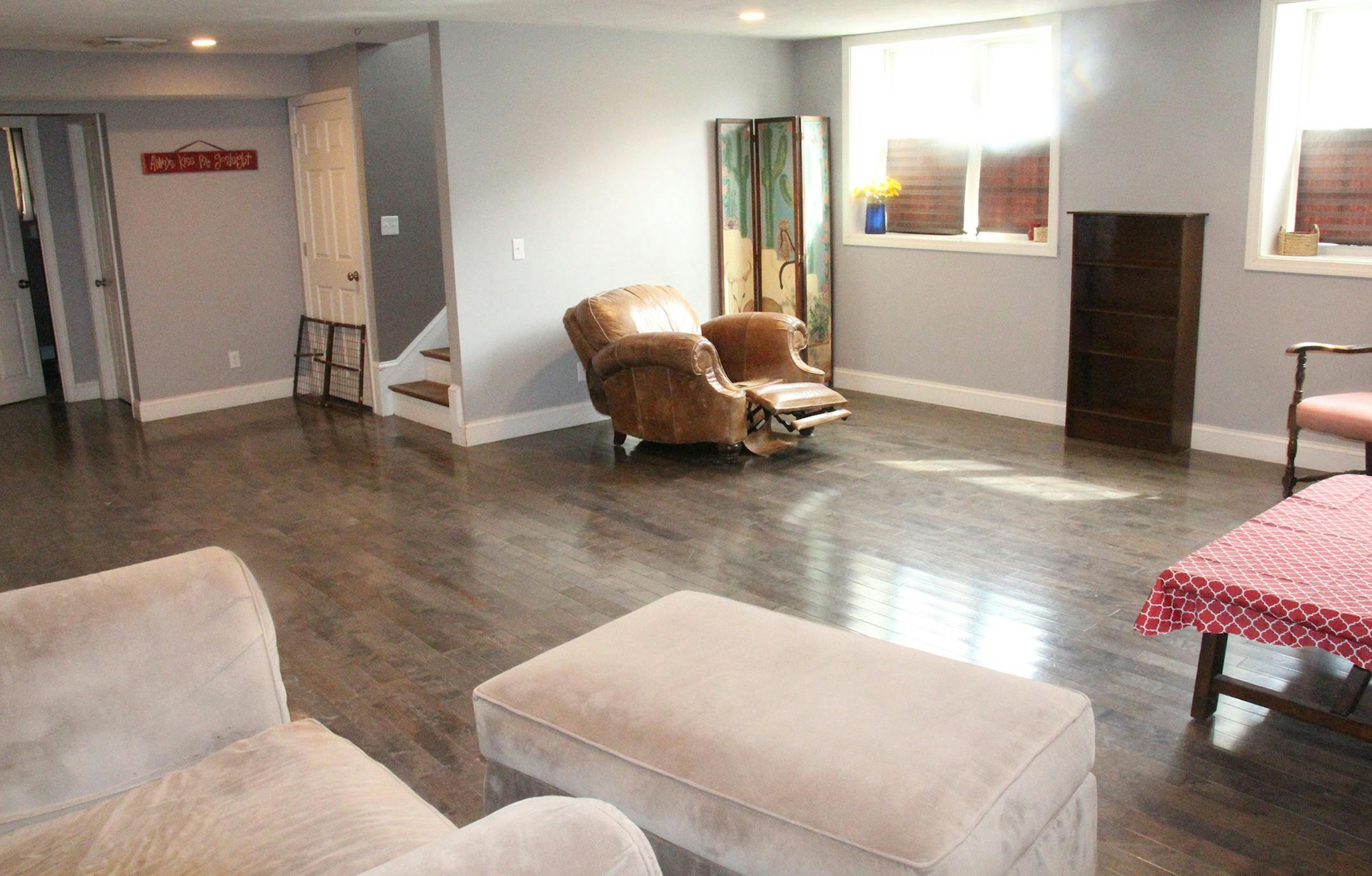 Before: This family room feels disconnected. (Design Recipes/TNS) ORG XMIT: 1314364