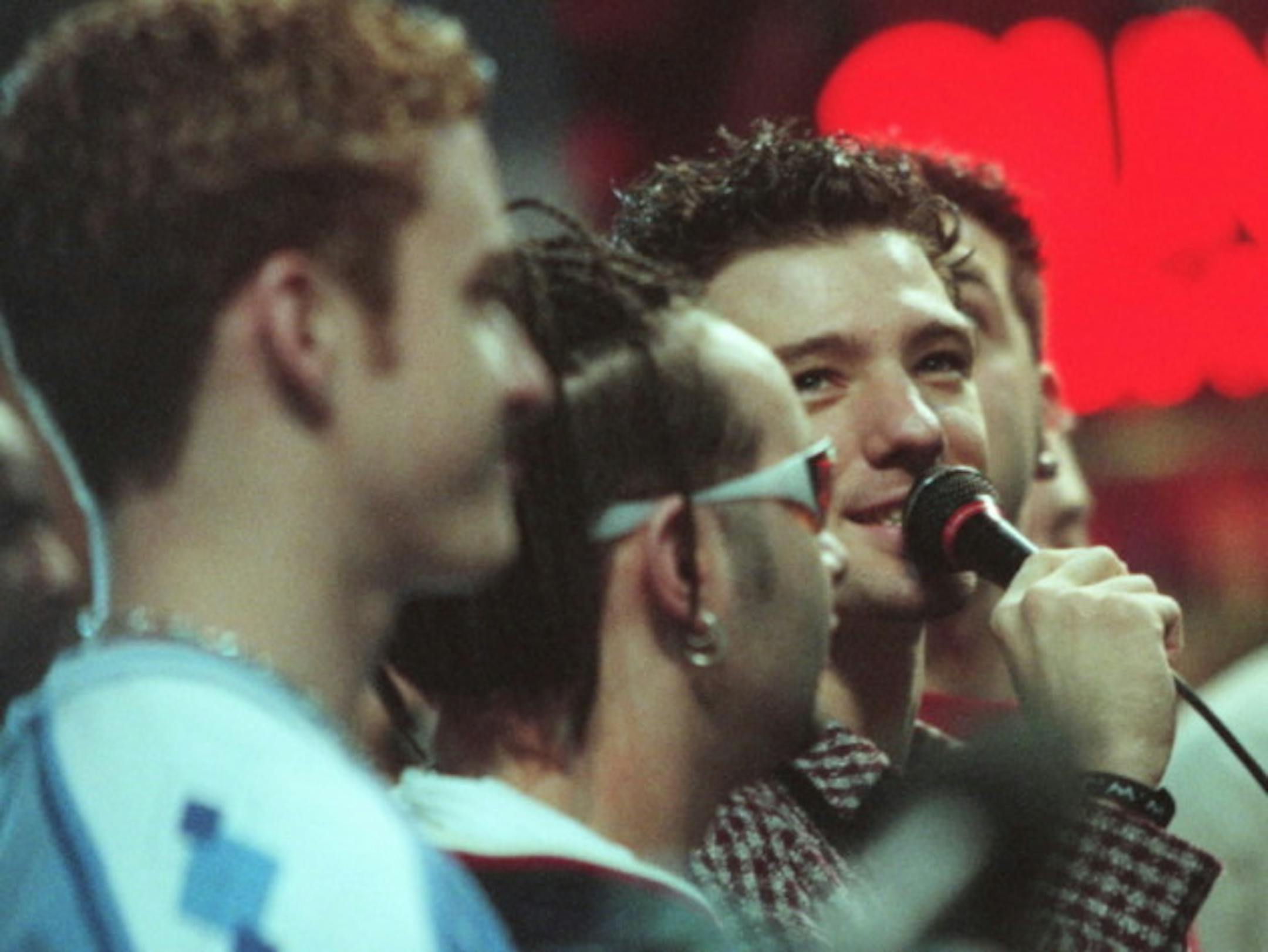 'N Sync at the Mall of America's rotunda in 1999. JT, left, looks pretty much the same. / Star Tribune file