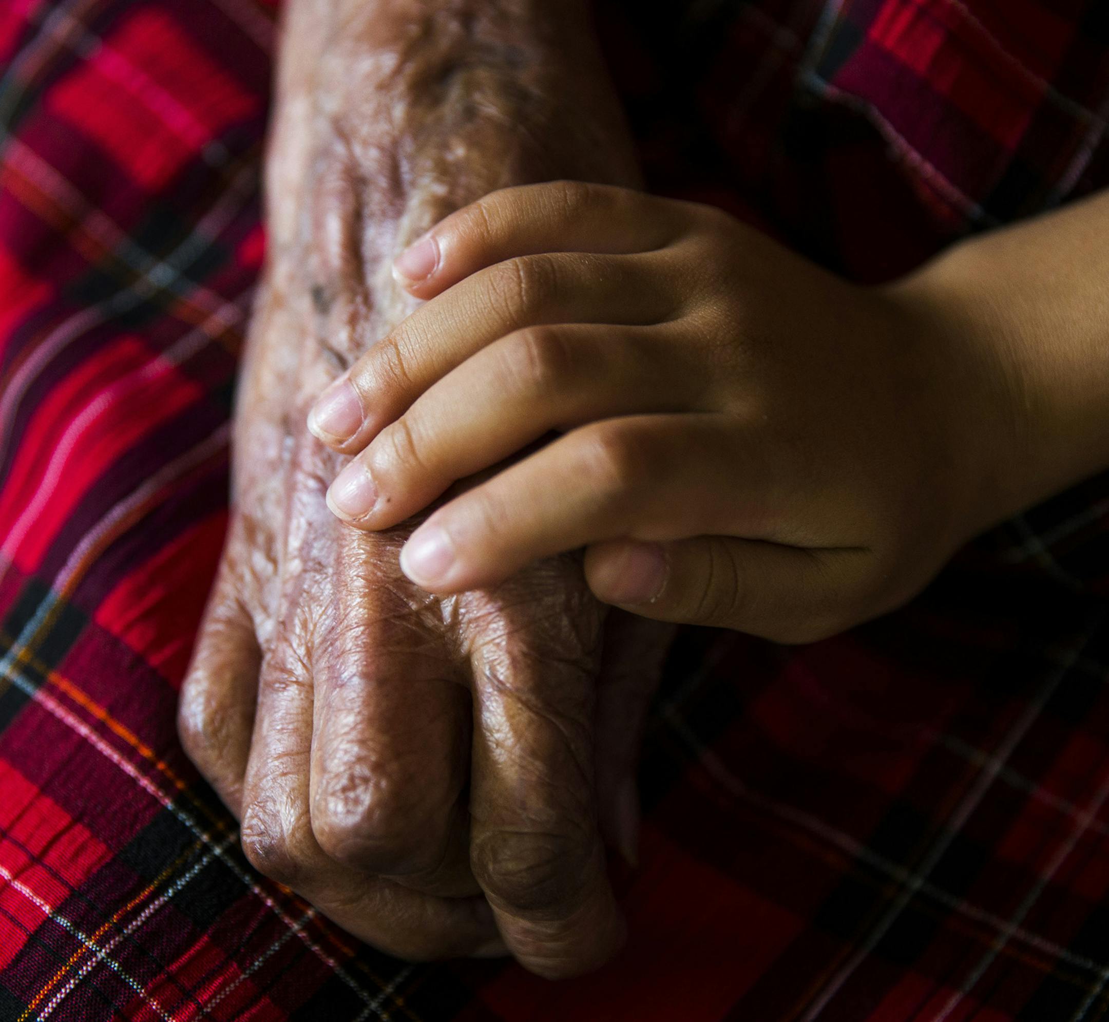 Alberta Smith, 94, of Lakeland, Fla., is the oldest living member of her family that spans six generations. She is pictured here with her great great great grand-daughter Rierra Graham, 4-years-old. Illustrates AGING (category a), by Ariana Eunjung Cha (c) 2015, The Washington Post. Moved Saturday, April 4,2015. (MUST CREDIT: Photo for The Washington Post by Edward Linsmier)