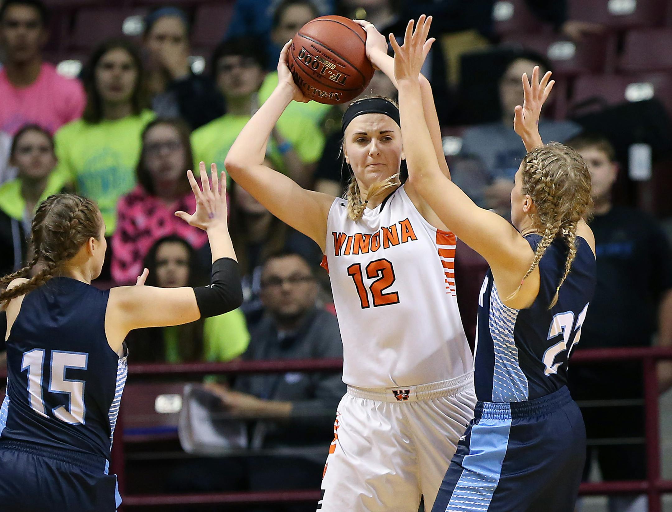 Winona's Eden Nibbelink got trapped between Becker's Rachel Vogl, left, and Whitney Raygor, during the second half of the Class 3A girls' basketball semifinals, Thursday, March 17, 2016 at Williams Arena in Minneapolis, MN. ] (ELIZABETH FLORES/STAR TRIBUNE) ELIZABETH FLORES • eflores@startribune.com