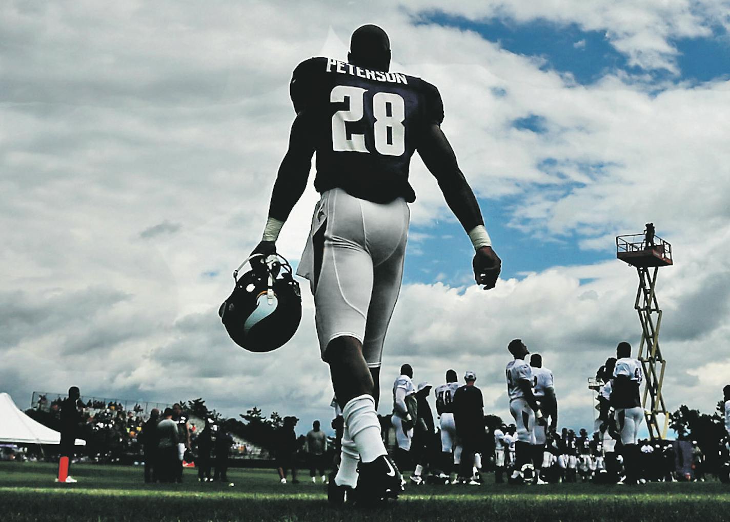 Adrian Peterson walked on the field on a rainy day during NFL camp at Minnesota State ,Mankato Sunday July 27, 2014 in Mankato, MN . ] Jerry Holt Jerry.holt@startribune.com ORG XMIT: MIN1407271741370266