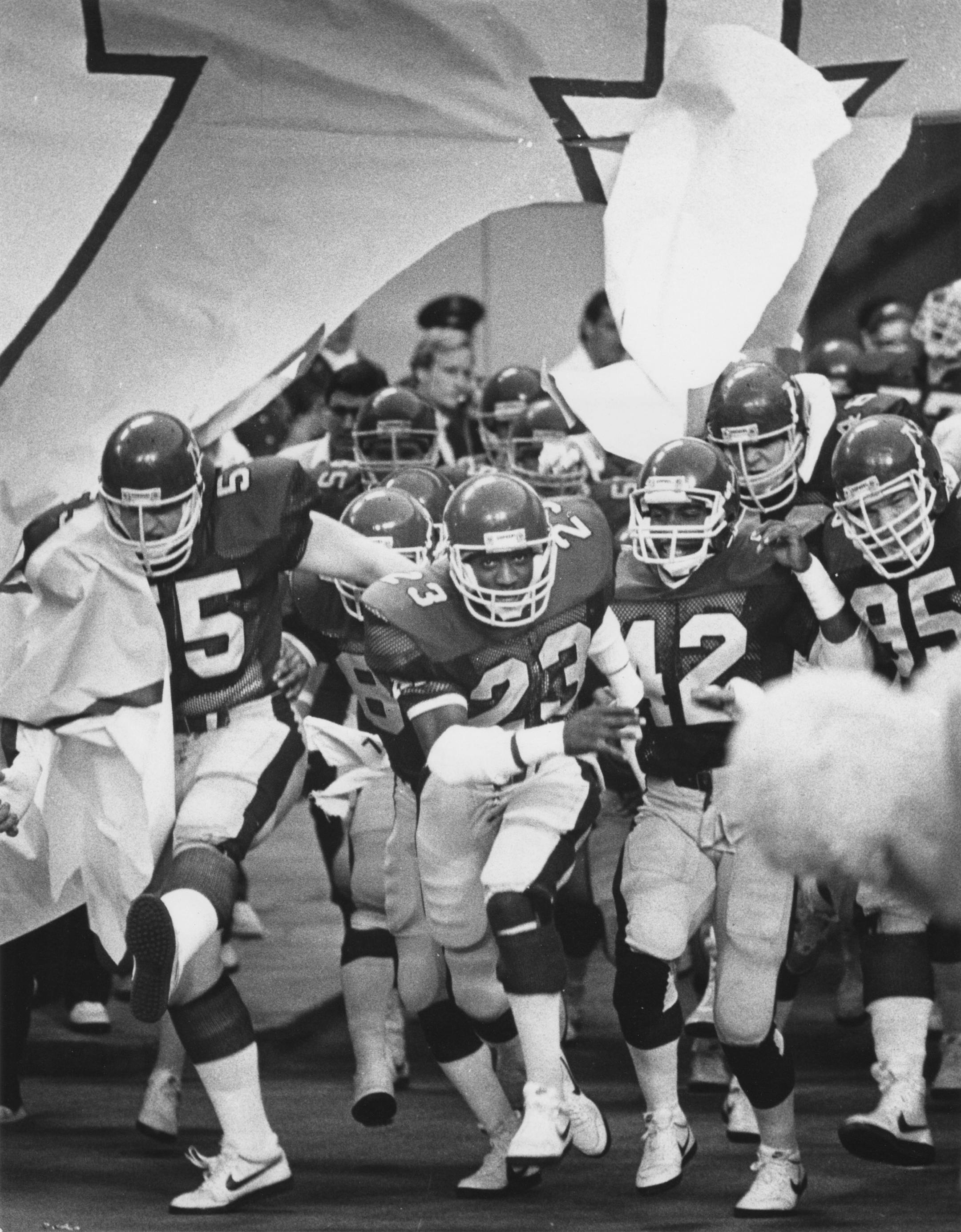 The Gophers made a grand entry in 1985, breaking through a paper "M." On Saturday, they'll make their final exit at the Dome.