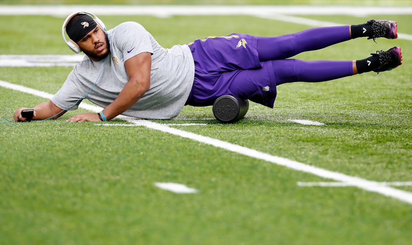 Vikings linebacker Anthony Barr during pregame warm ups on Nov. 6, 2016.