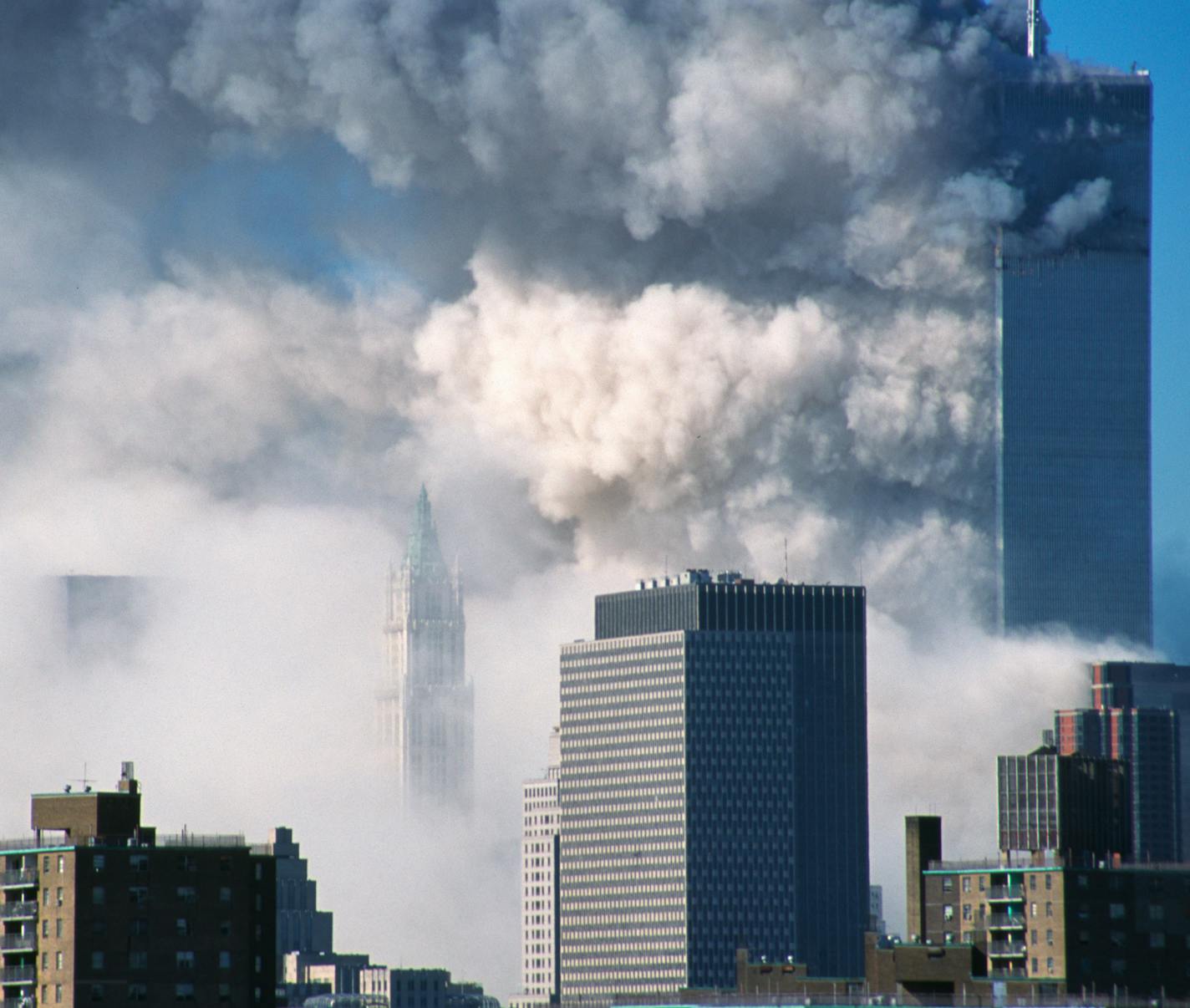 AAXGM4 World trade center collapse on September 11th, 2001. The South Tower (WT2) is collapsing with the North tower (WTC1) behind NYC