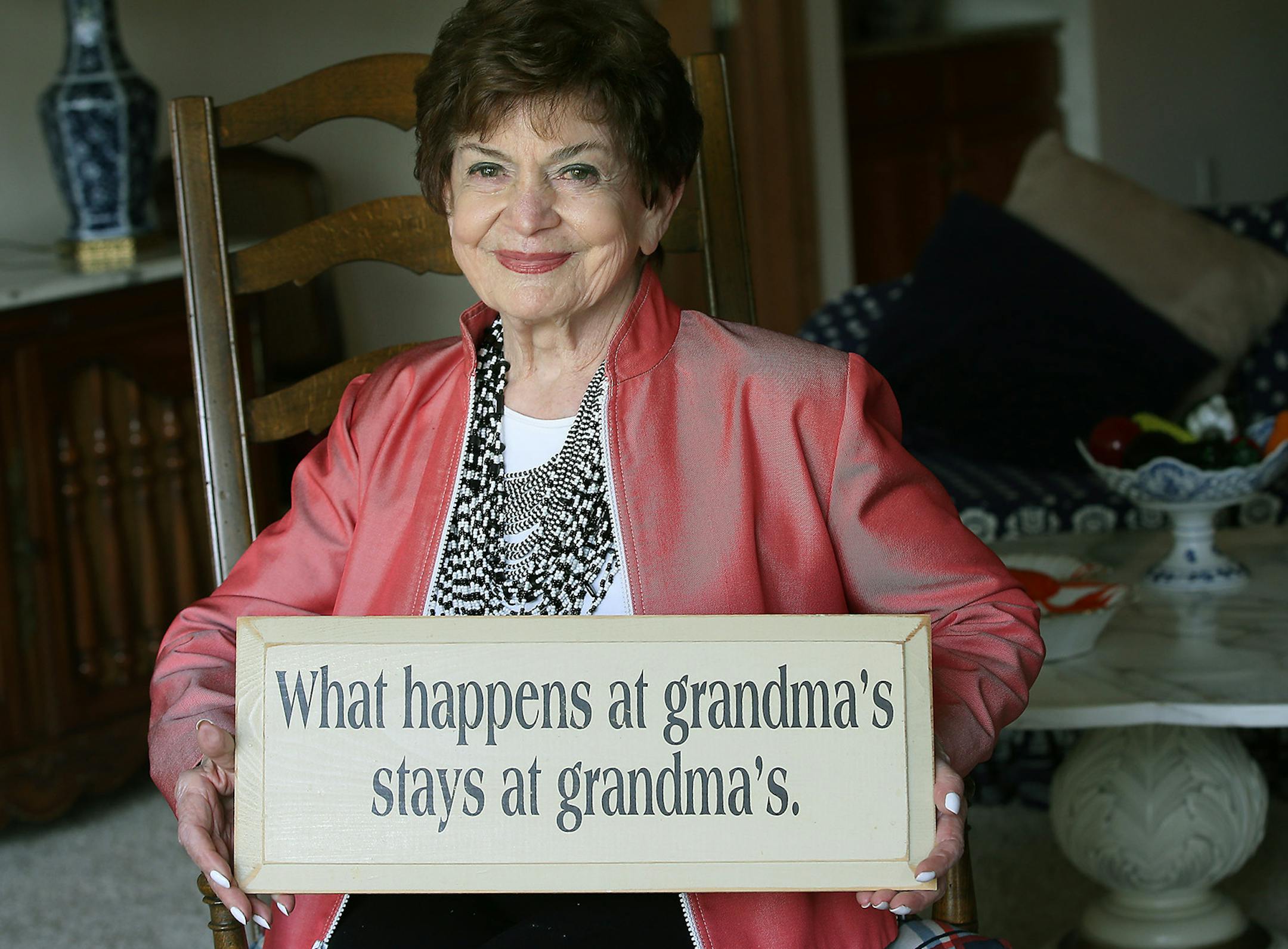 Gretta Freeman, 85, held one of her favorite signs inside her home, Friday, October 17, 2014 in St. Louis Park, MN. ] (ELIZABETH FLORES/STAR TRIBUNE) ELIZABETH FLORES • eflores@startribune.com