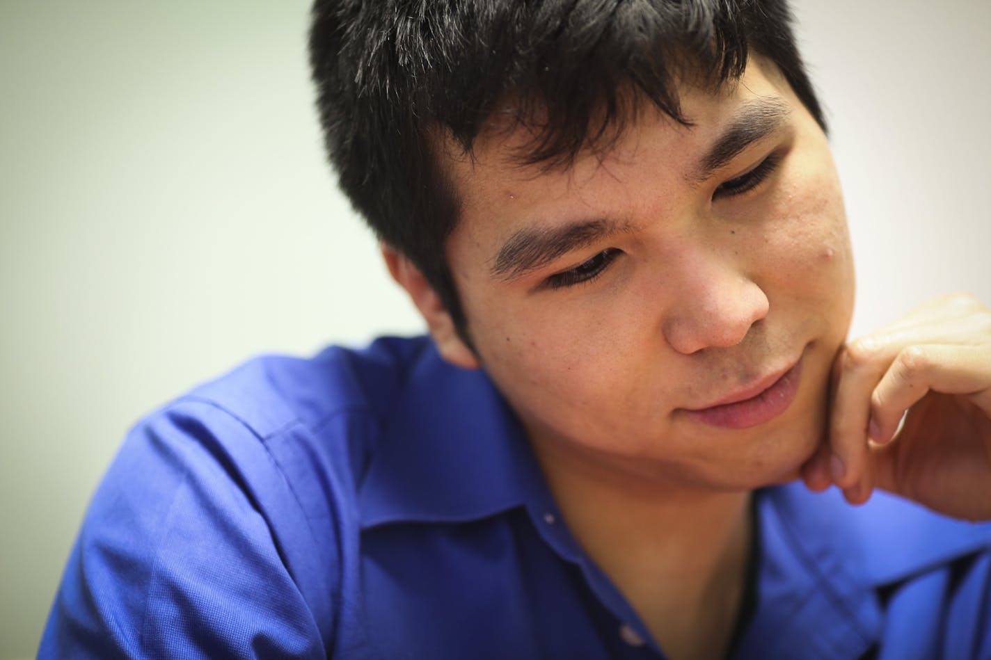 Chess Grandmaster Wesley So concentrated as he played chess with Sean Nagle at the Ridgedale Public Library on Friday, February 27, 2015 in Minnetonka, Minn. ] RENEE JONES SCHNEIDER &#x2022; reneejones@startribune.com