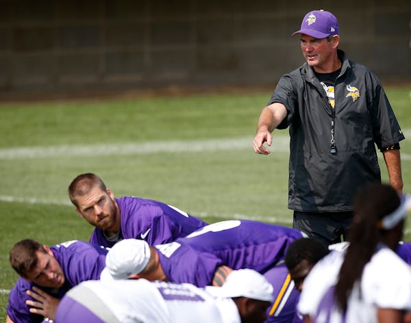 Vikings coach Mike Zimmer will try to point his team to a winning record, something that hasn't happened in the Twin Cities sports scene very often re
