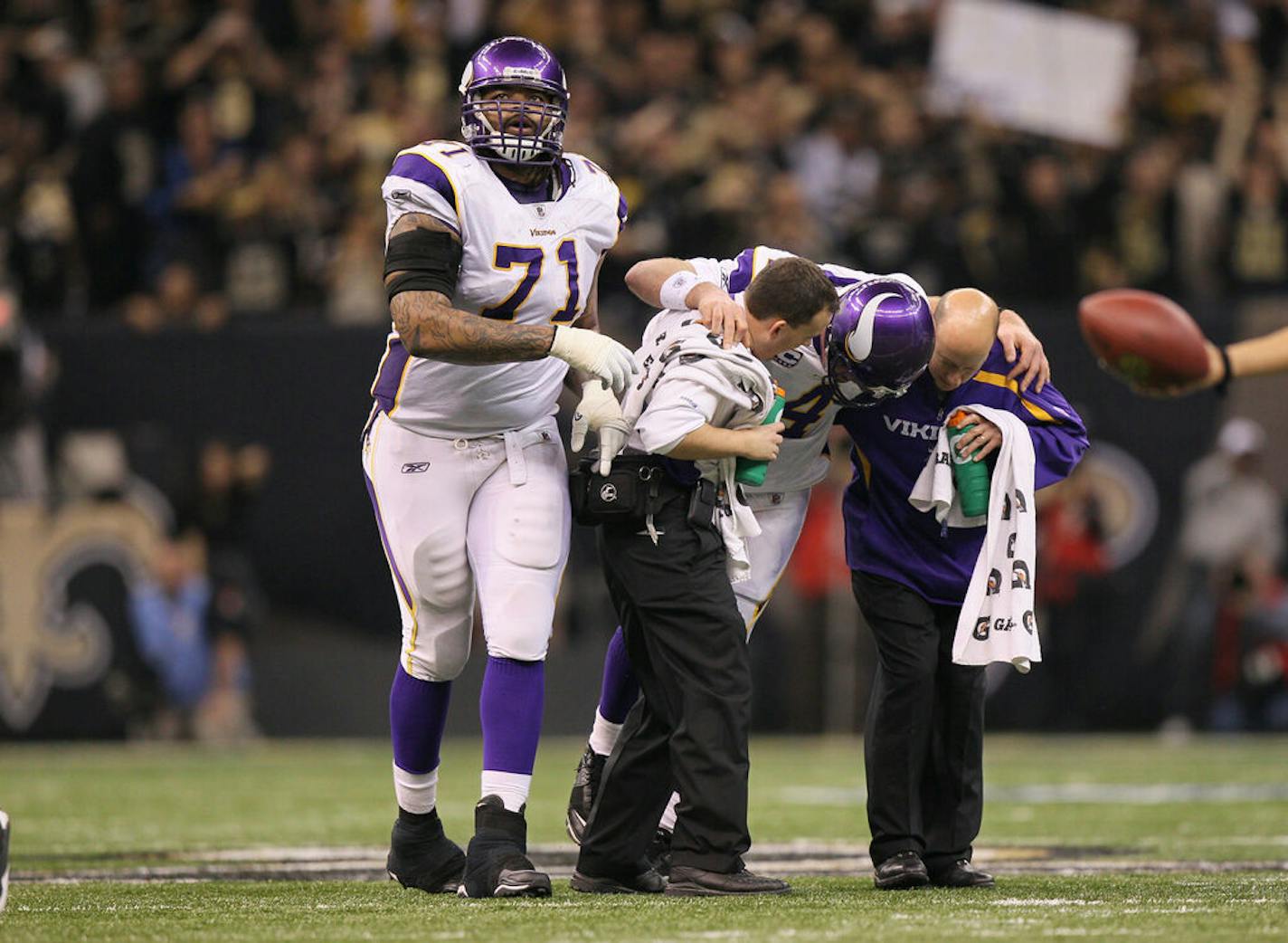 Brett Favre was helped off the field in the 3rd quarter of the 2009 NFC title game.