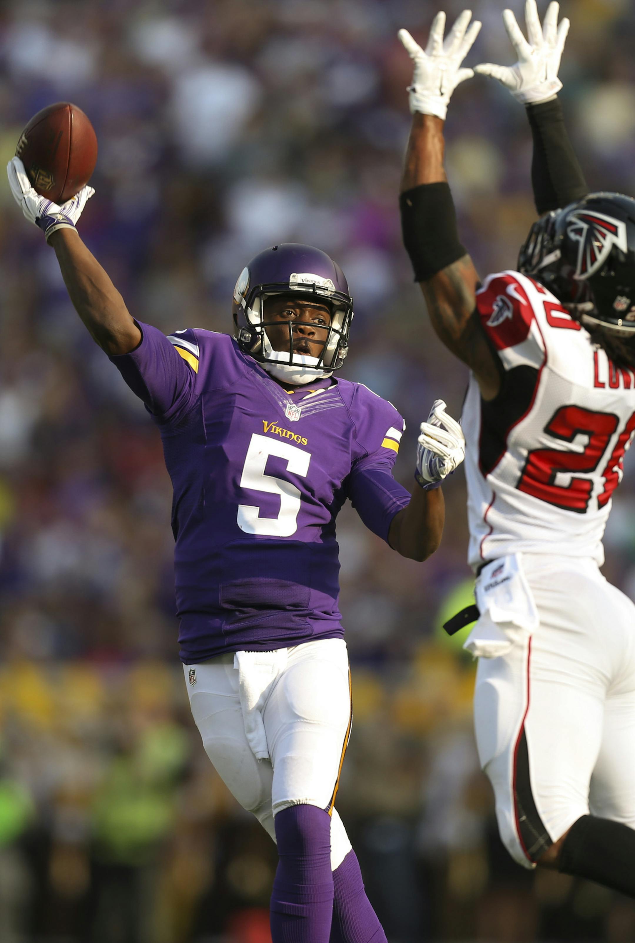Minnesota Vikings quarterback Teddy Bridgewater (5) threw under pressure from Atlanta Falcons free safety Dwight Lowery (20) late in the second quarter Sunday afternoon at TCF Bank Stadium. ] JEFF WHEELER ‚Ä¢ jeff.wheeler@startribune.com The Vikings faced the Atlanta Falcons Sunday afternoon, September 28, 2014 at TCF Bank Stadium in Minnepolis.