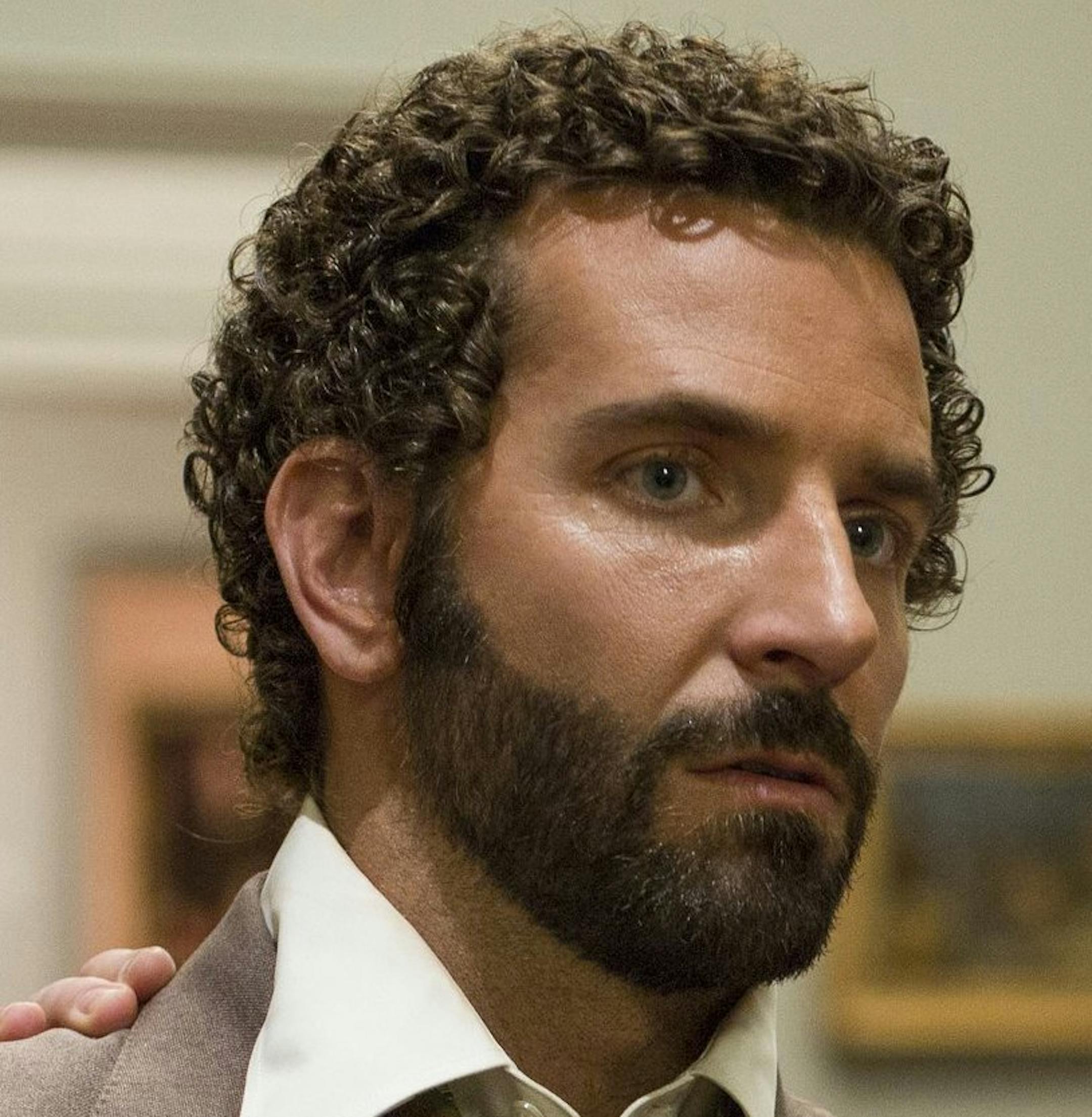 Richie Dimaso (Bradley Cooper, left) and Irving Rosenfeld (Christian Bale) talk in a gallery at the Frick Museum in Columbia Pictures' "American Hustle." (MCT) ORG XMIT: 1146698