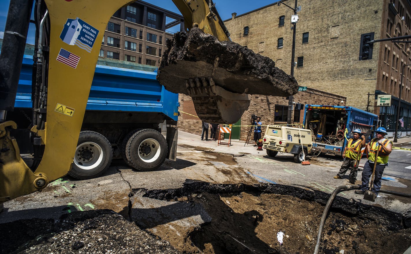 A sinkhole caused by a water main break developed in front of Kelly's Pub in downtown St. Paul. St. Paul Regional Water Services was hard at work prepping the site for repairs. ] Richard Tsong-Taatarii&#xef;rtsongtaatarii@startribune.com