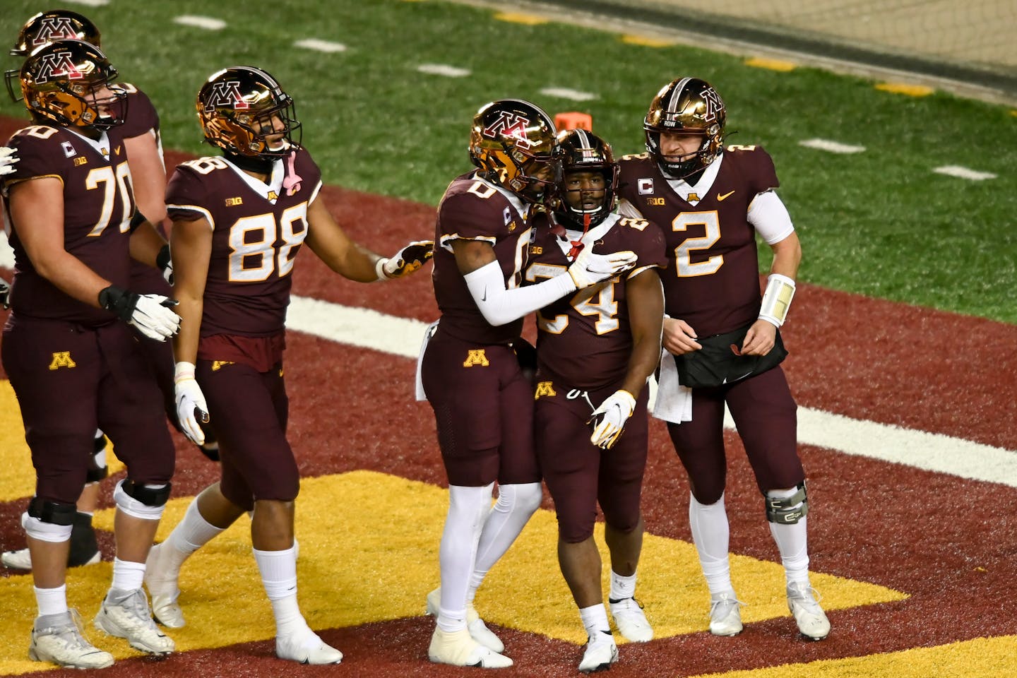 Teammates celebrated with Minnesota Gophers running back Mohamed Ibrahim (24) after a rushing touchdown in the third quarter against the Michigan Wolverines. ] AARON LAVINSKY • aaron.lavinsky@startribune.com