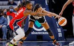 Mystics guard Shavonte Zellous (21) tried to pry the ball away from Lynx forward Napheesa Collier on Saturday at Target Center.