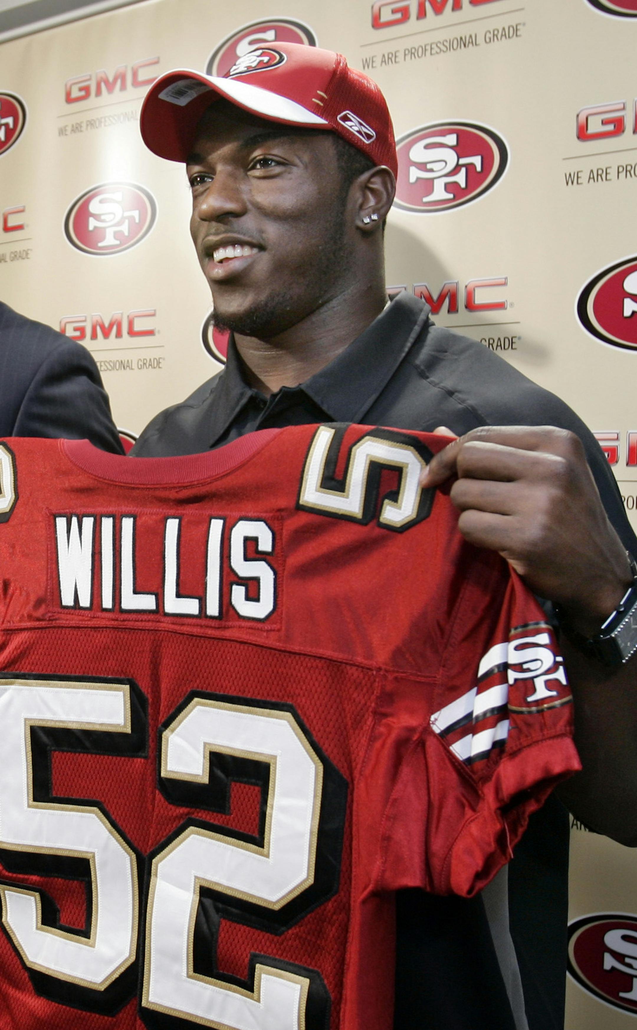 San Francisco 49ers first round NFL football draft picks Patrick Willis, right, linebacker with Mississippi, and Joe Staley, left, offensive tackle with Central Michigan, smile with their new jerseys during a news conference at 49ers headquarters in Santa Clara, Calif., Sunday, April 29, 2007. (AP Photo/Paul Sakuma) ORG XMIT: CAPS111