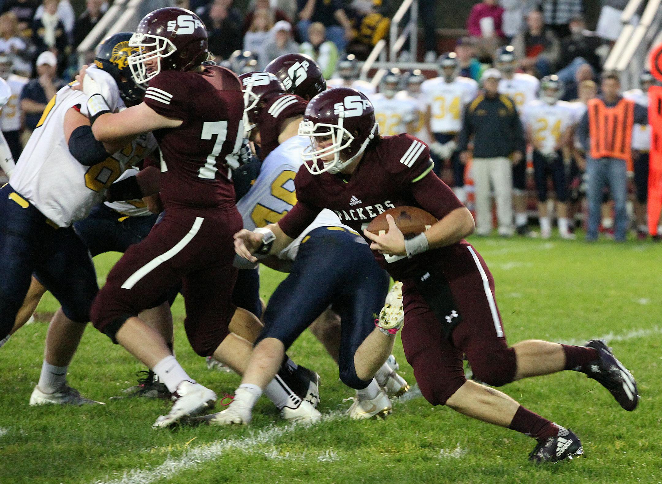 South St. Paul Packer Cade Sexauer (2) ran the ball in the first quarter. ] XAVIER WANG • xavier.wtian@gmail.com Game action from a high school football game between Mahtomedi Zephyrs and South St. Paul Packers Friday September 29, 2017 at Ettinger Field in St. Paul
