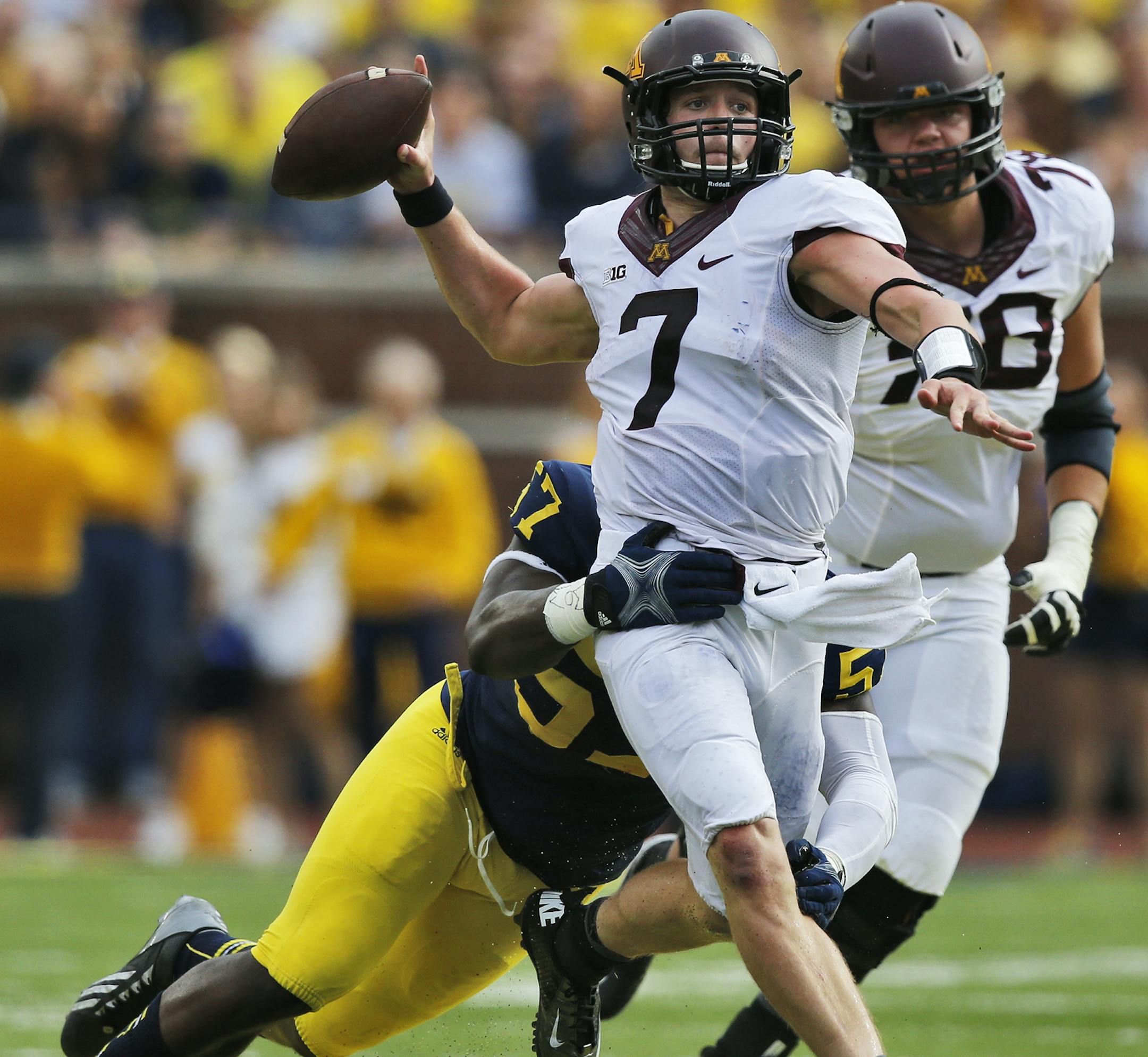 Minnesota Gophers vs. Michigan football. Michigan won 42-13. Michigan defense forced Minnesota quarterback Mitch Leidner (7) to rush his throw. (MARLIN LEVISON/STARTRIBUNE(mlevison@startribune.com)