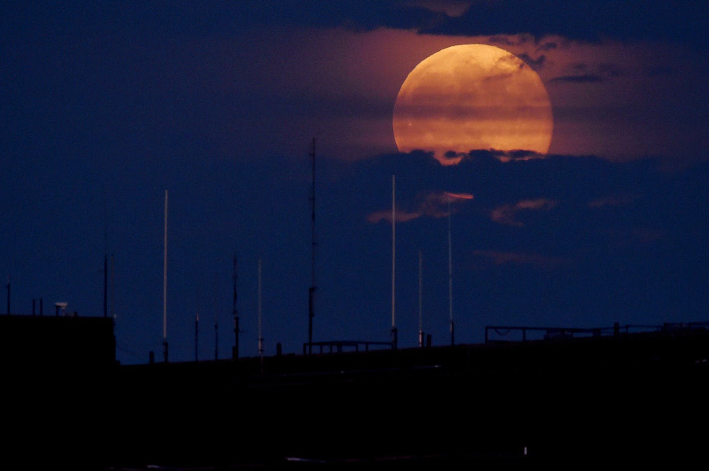 In this Monday, June 20, 2016 photo, a full moon, coinciding with the summer solstice, rises, seen from the top of the Liberty Square Parking Structure, in Ann Arbor, Mich. (Melanie Maxwell/The Ann Arbor News via AP) LOCAL TELEVISION OUT; LOCAL INTERNET OUT; MANDATORY CREDIT