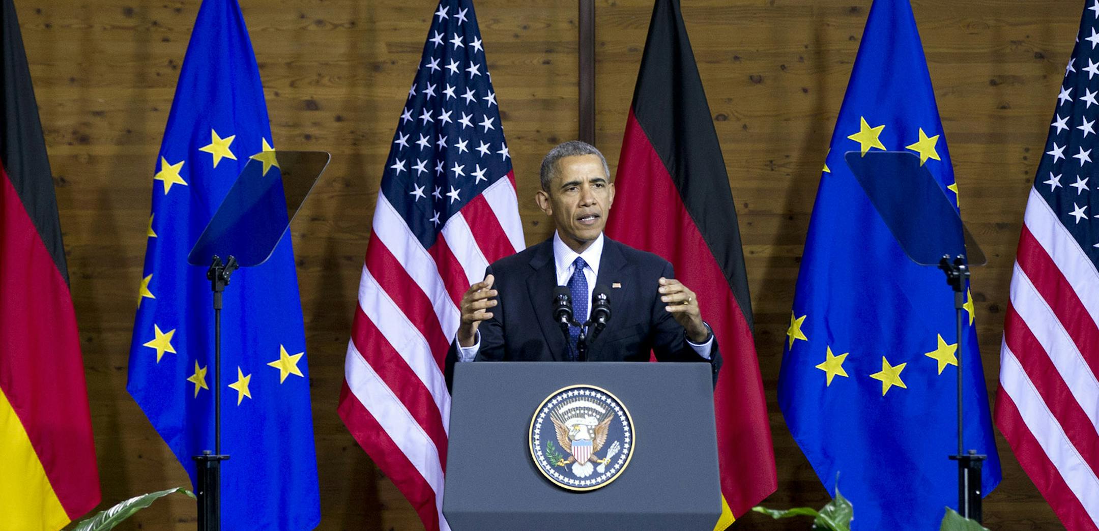 U.S President Barack Obama speaks at the Hannover Messe, the world's largest industrial technology trade fair, in Hannover, northern Germany, Monday April 25, 2016. Obama is on a two-day official visit to Germany. (AP Photo/Carolyn Kaster) ORG XMIT: DEUK104