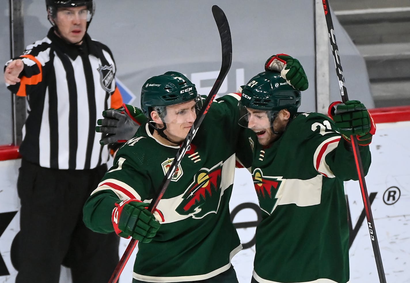 Minnesota Wild center Nico Sturm (7) and defenseman Carson Soucy (21) celebrated Soucy's third period goal against the Vegas Golden Knights. ] AARON LAVINSKY • aaron.lavinsky@startribune.com