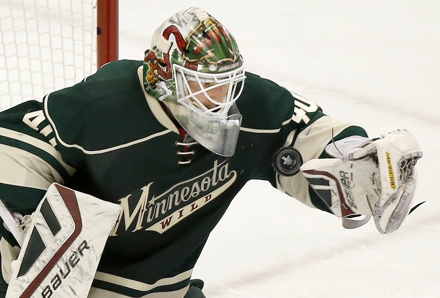 Minnesota Wild goalie Devan Dubnyk (40)