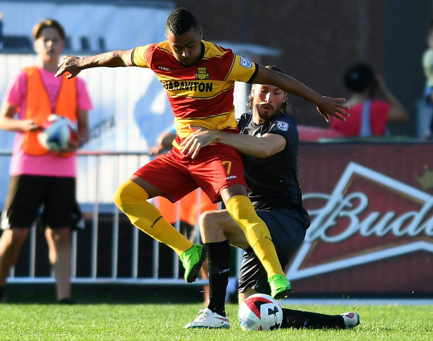 Former Loons defender Brent Kallman, right, marked Fort Lauderdale&#x2019;s Geison Moura.