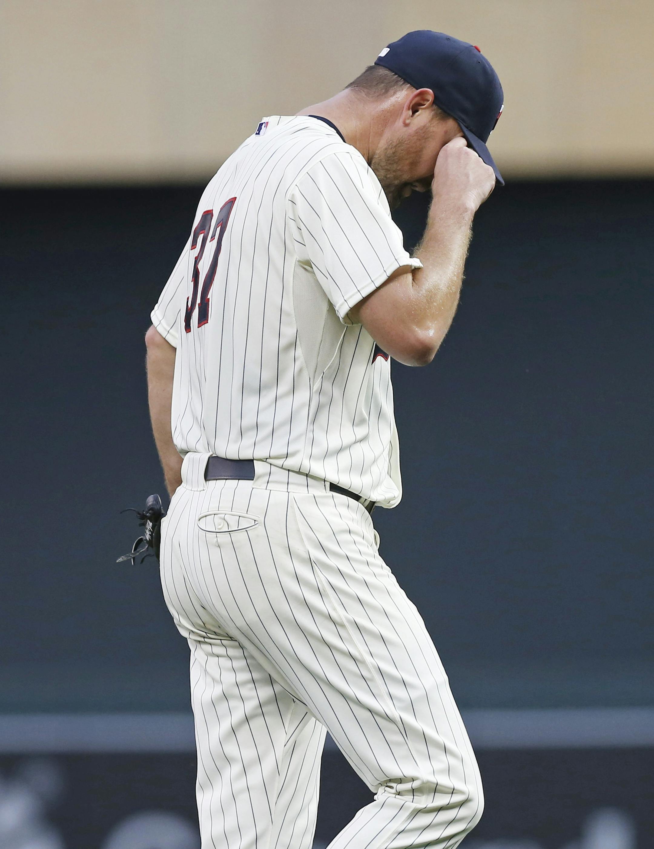 Minnesota Twins pitcher Mike Pelfrey leaves the baseball game after giving up three runs in the fourth inning to the Houston Astros, Saturday, Aug. 29, 2015, in Minneapolis. (AP Photo/Jim Mone)