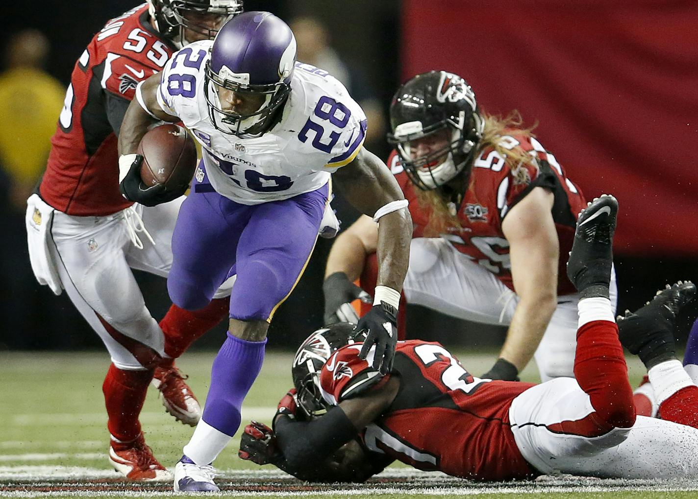 Vikings running back Adrian Peterson (28)