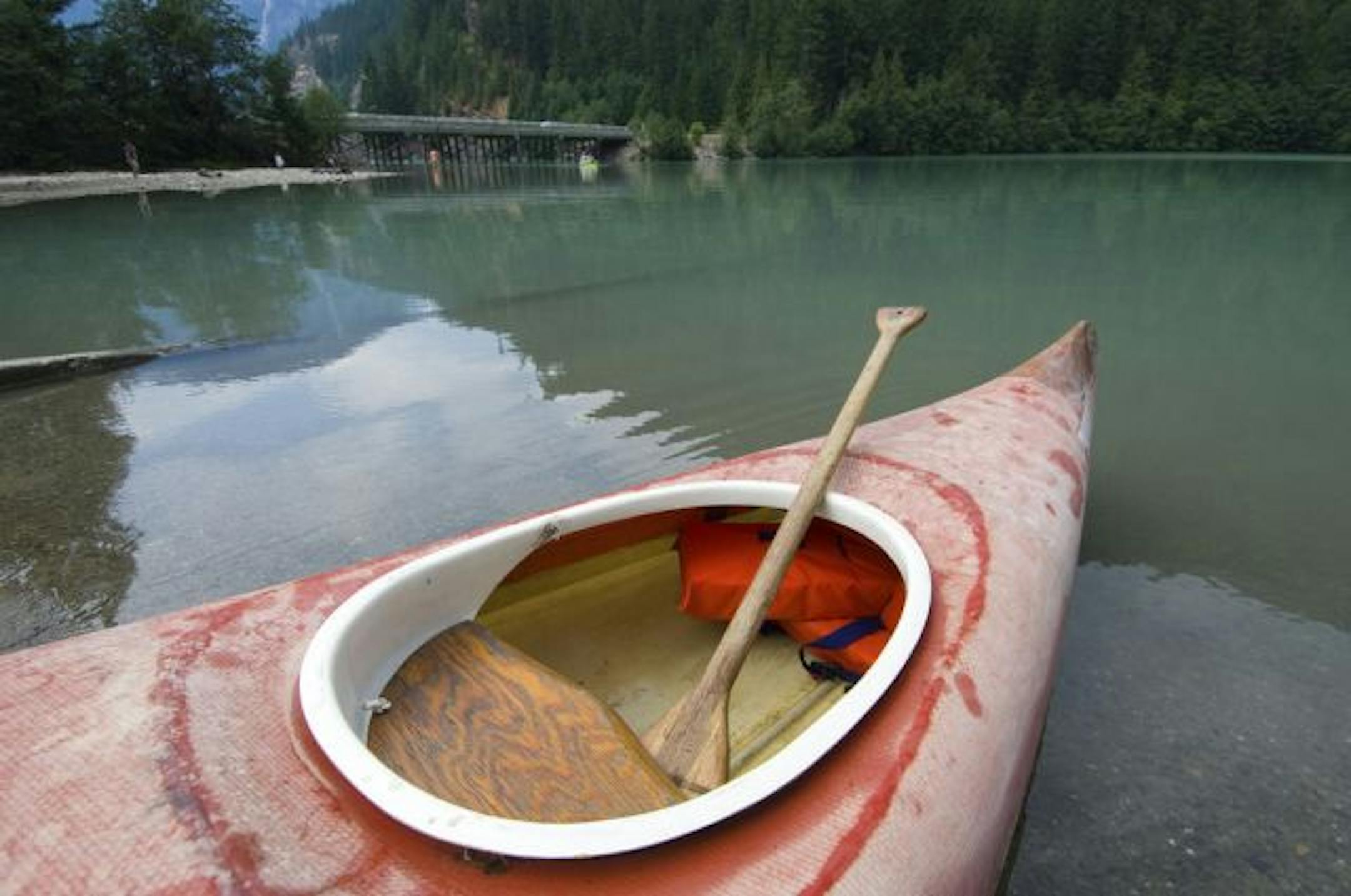 Enthusiasts take advantage of the boat launch at Colonial Creek to launch kayaks for tours of Diablo Lake. Kayak Photographer: David Snyder, for the National Park Service Description: Take advantage of the boat launch at Colonial Creek Campground to launch kayaks for a quiet morning on Diablo Lake. Properties: Size 1024 x 680 | FileSize 382. KB Download: 20090813181739.jpg