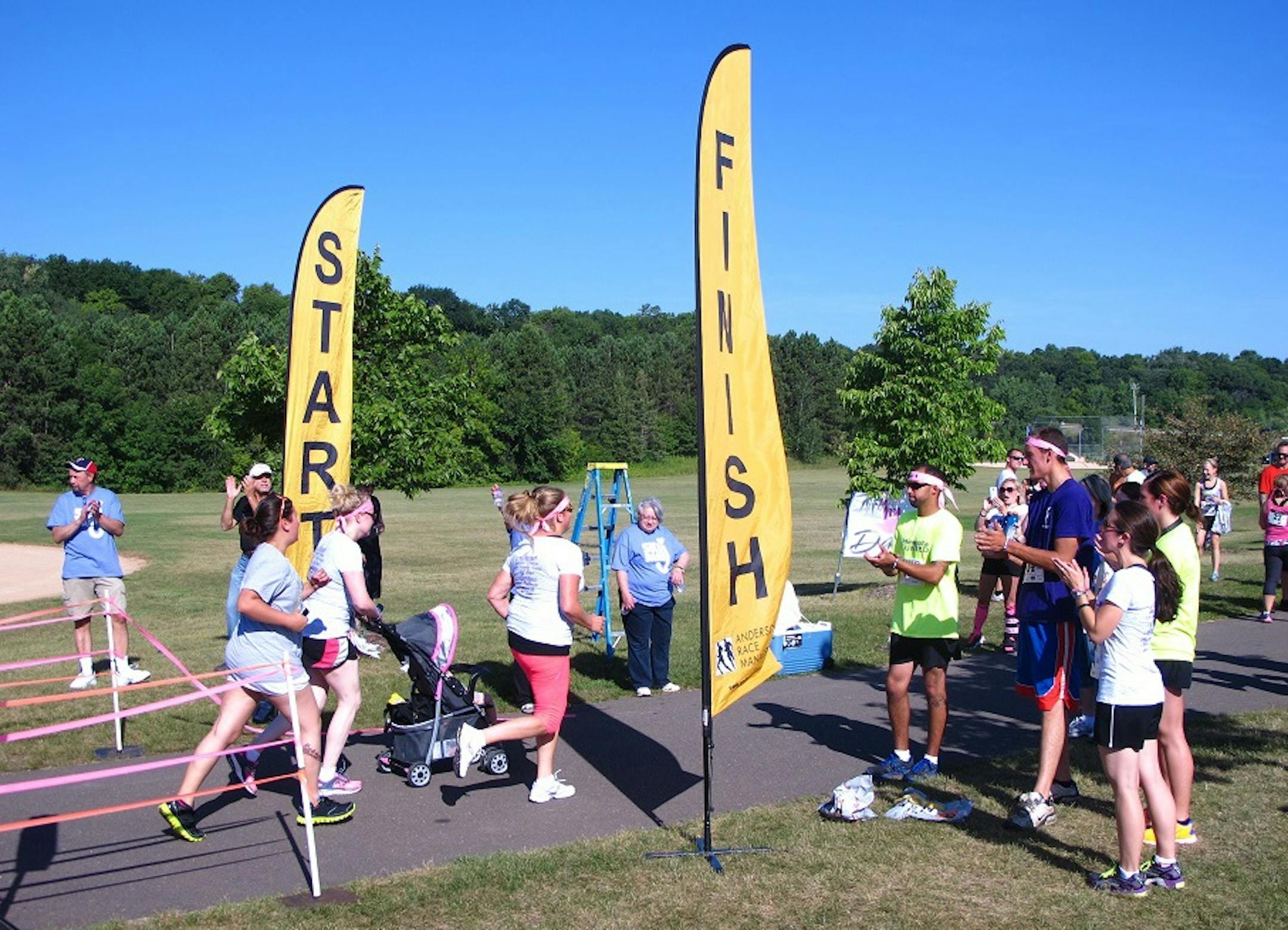 A run to fight domestic abuse attracted Danielle Jelinek's sister, right ...