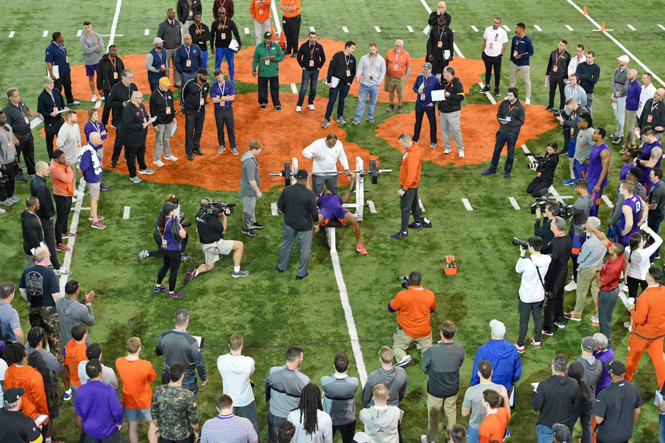 Tee Higgins of Tennessee lifts weights at his NFL pro day.