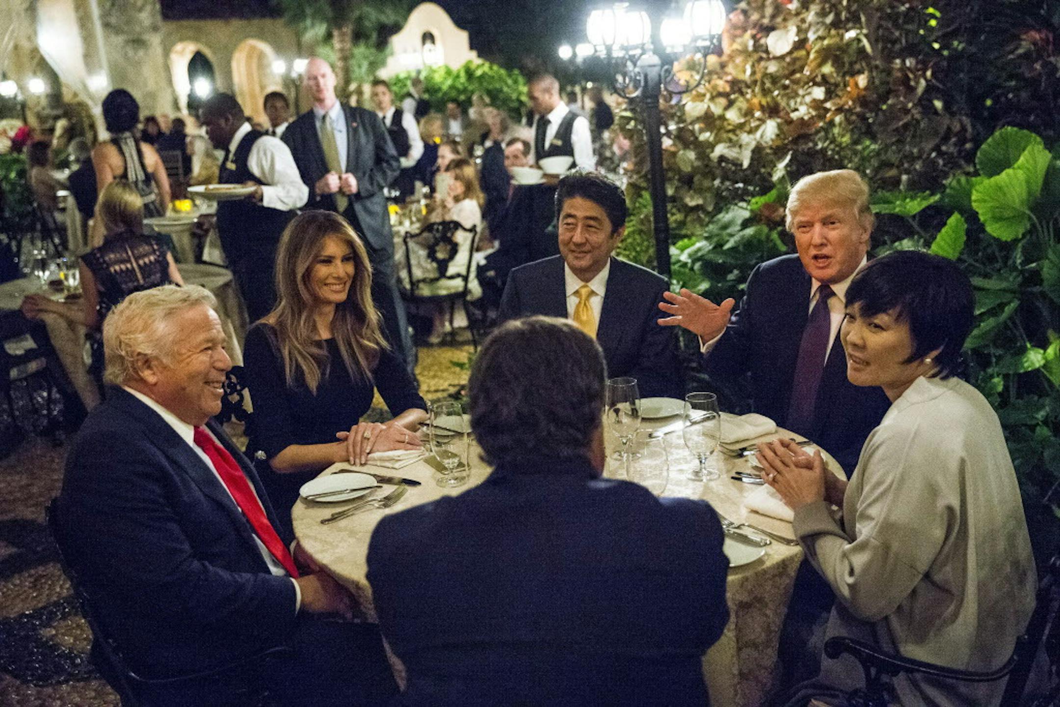 President Donald Trump dines with Prime Minister Shinzo Abe of Japan, center, their spouses Melania Trump and Akie Abe, and Robert Kraft, the New England Patriots owner, at the Mar-a-Lago resort in Palm Beach, Fla., Feb. 10, 2017.