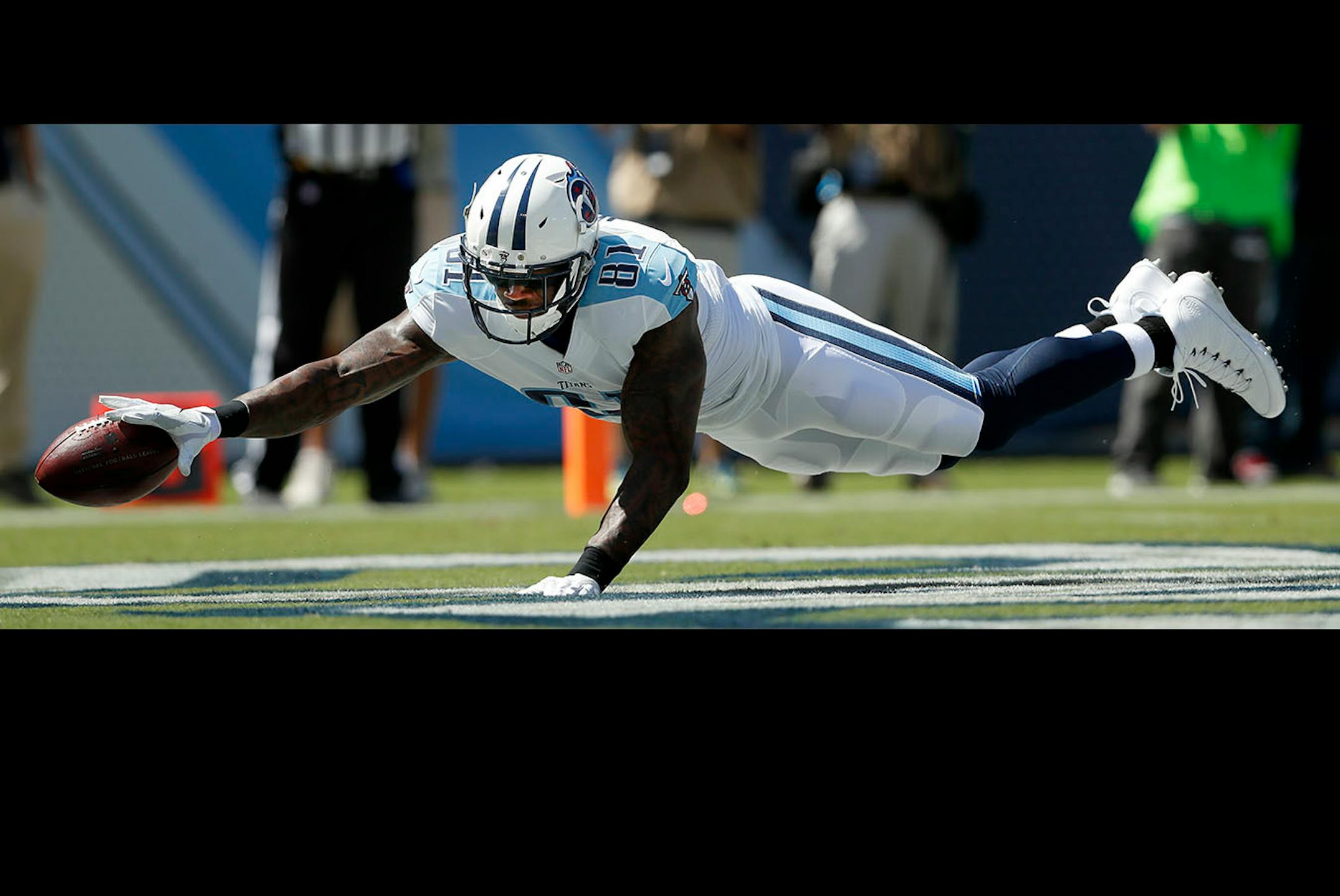 Andre Johnson (81) could not reach a pass intended for him in the end zone in the second quarter.
