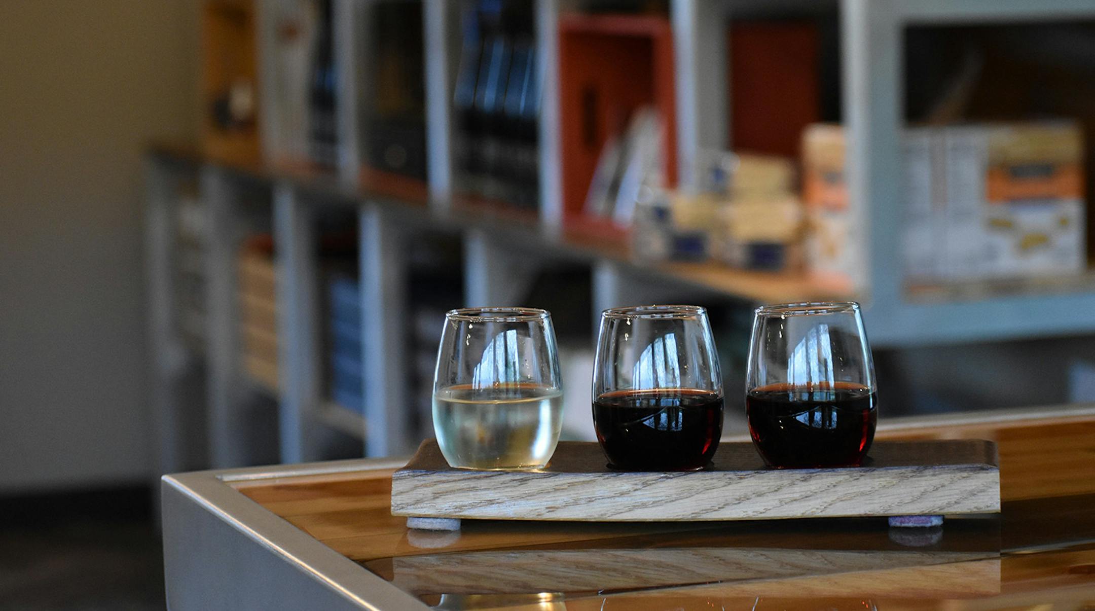 A $12 flight includes sauvignon blanc, meritage and cabernet franc in the hip, minimalist tasting room at Free Run Cellars in Berrien Springs, Michigan. (Lori Rackl/Chicago Tribune/TNS) ORG XMIT: 1335040