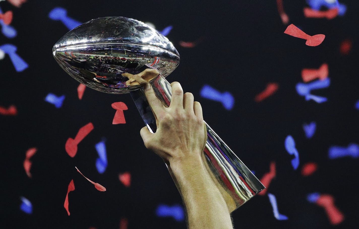 New England Patriots' Tom Brady holds up the Vince Lombardi Trophy after winning the NFL Super Bowl 51 football game against the Atlanta Falcons, Sunday, Feb. 5, 2017, in Houston. (AP Photo/Jae C. Hong) ORG XMIT: MIN2017021611404719