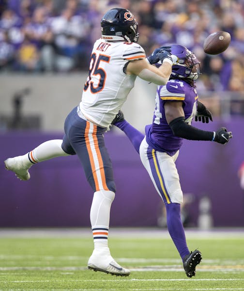 Josh Metellus (44) of the Minnesota Vikings breaks up a pass intended for Cole Kmet (85) of the Chicago Bears in the second quarter.